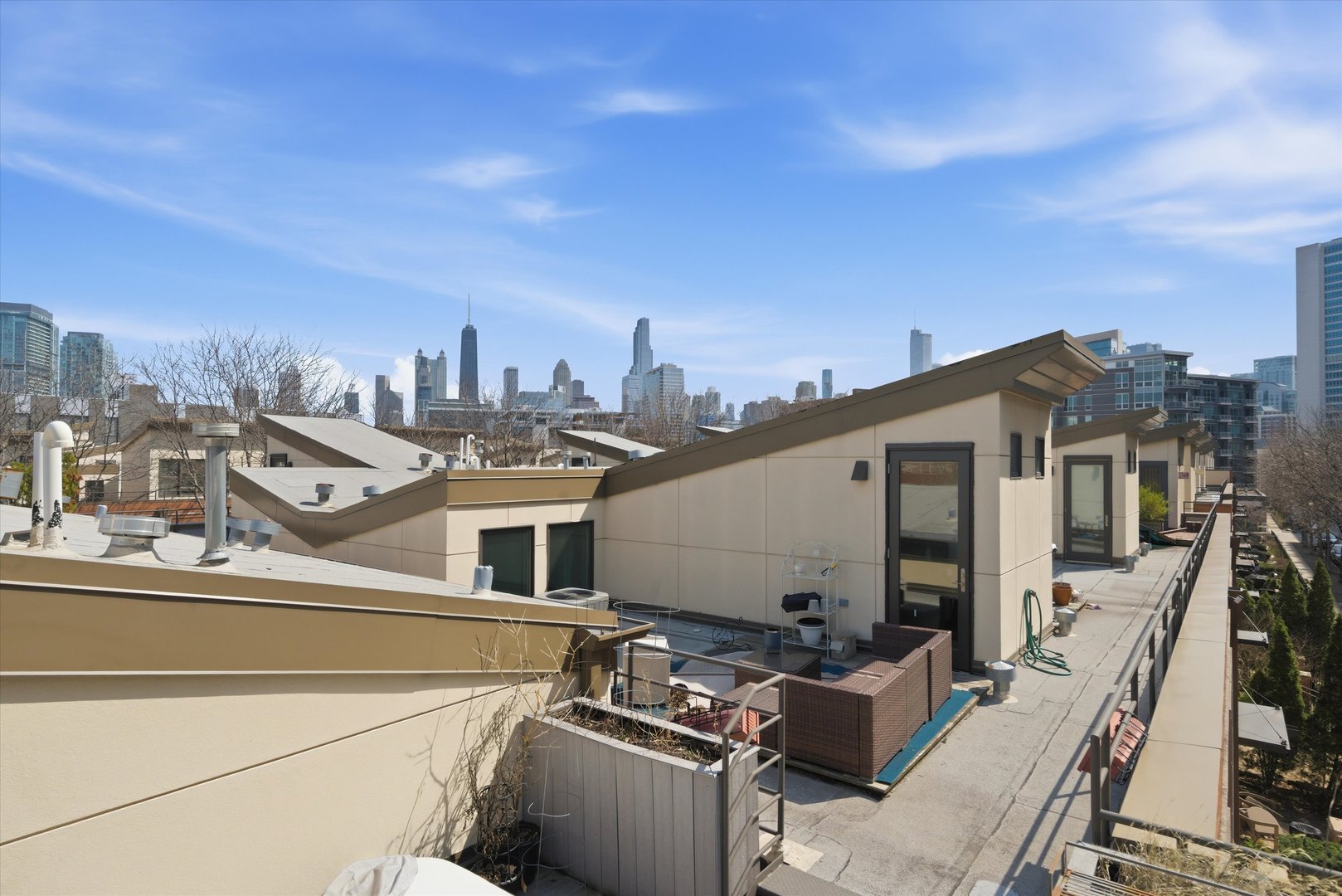 945 N Kingsbury Street Unit: 119