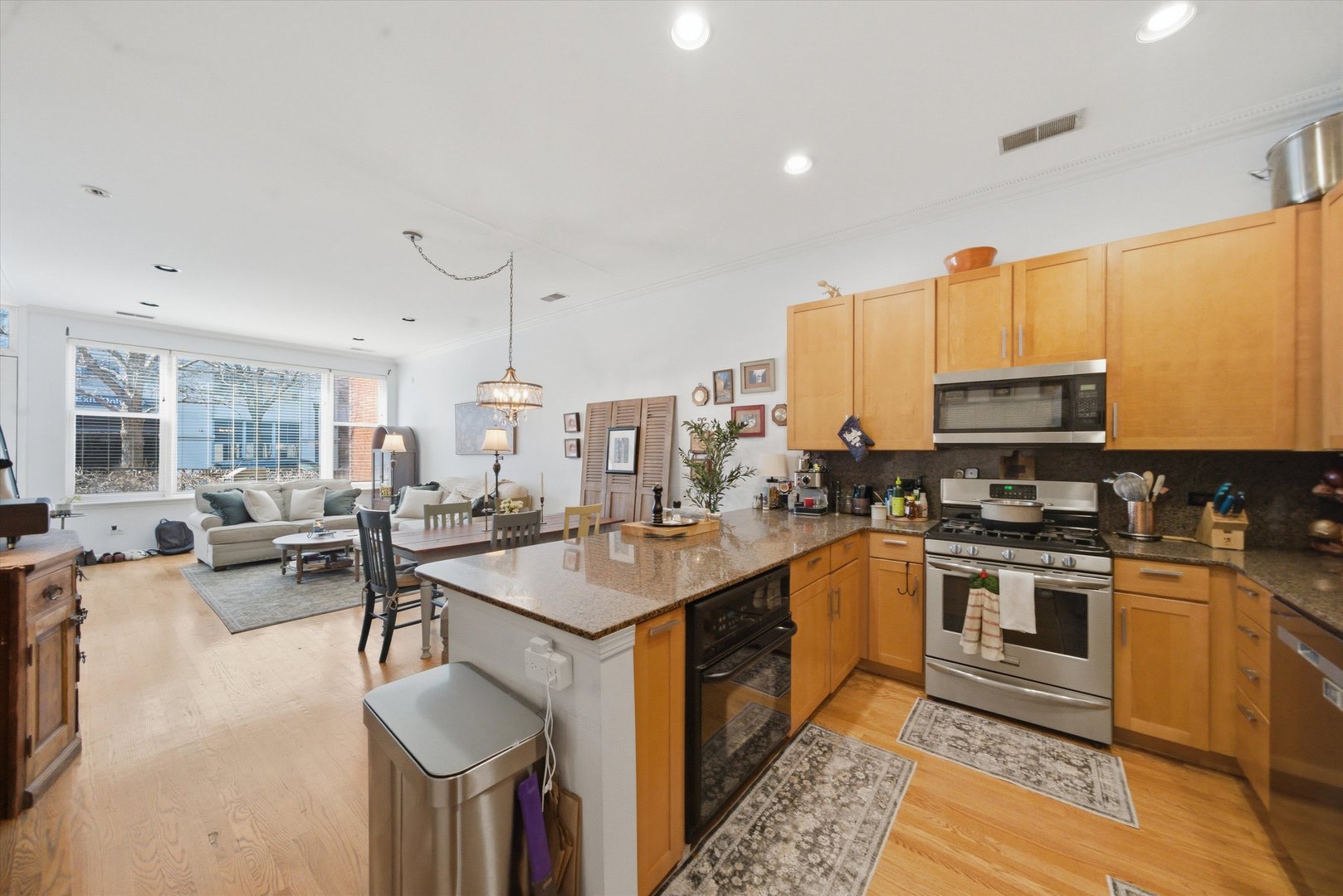 945 N Kingsbury Street Unit: 119