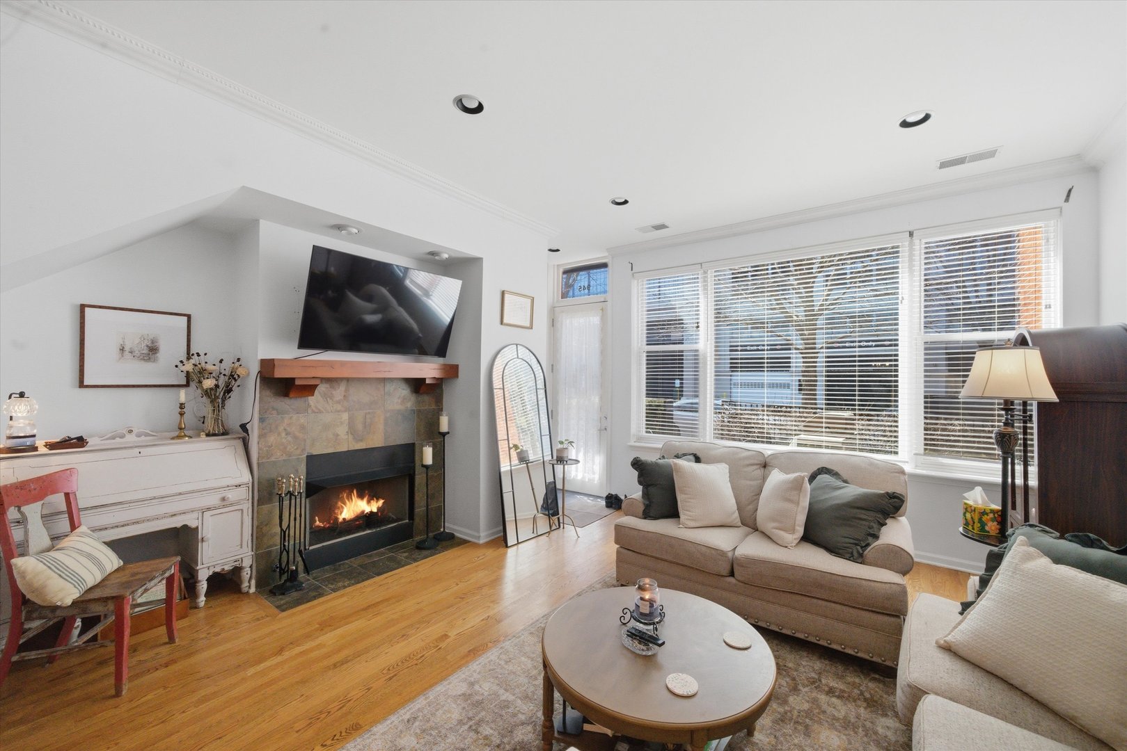945 N Kingsbury Street Unit: 119