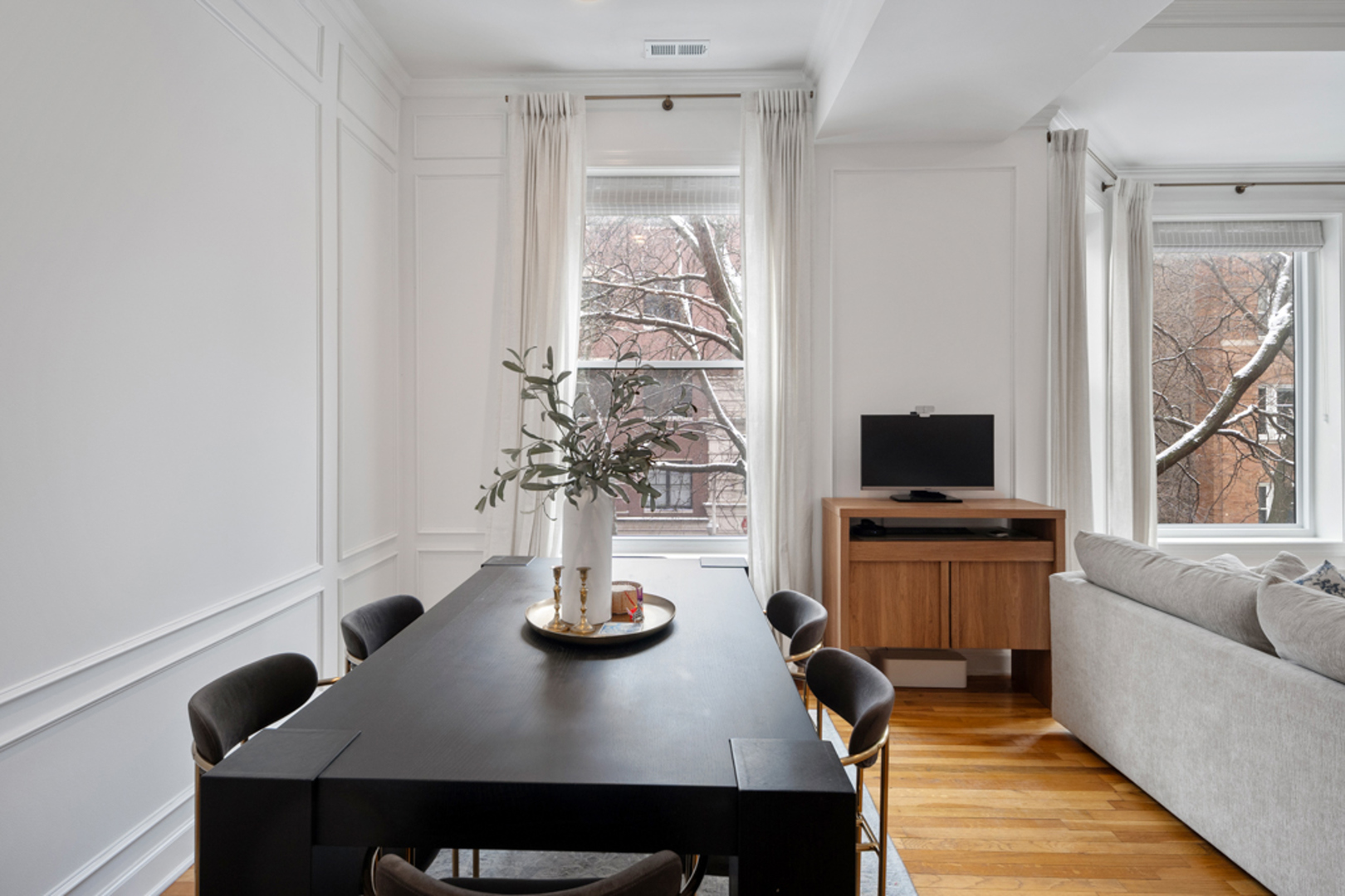 618 W Barry Avenue Unit: 2