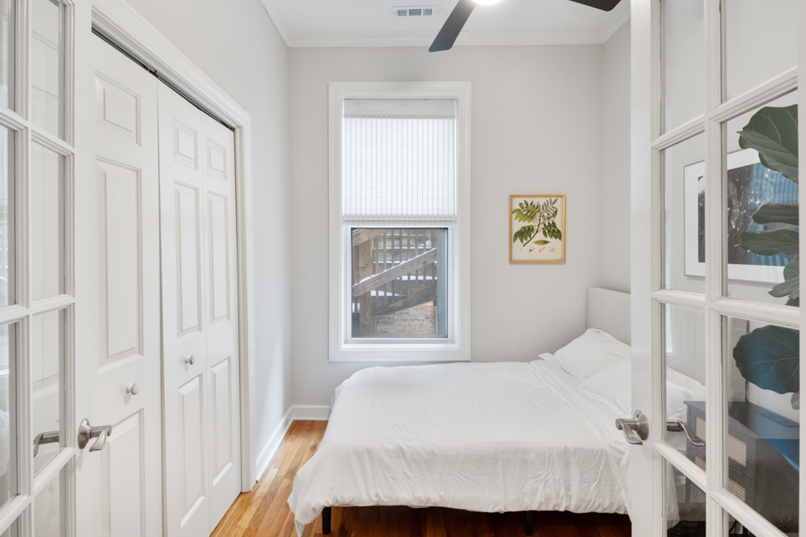 618 W Barry Avenue Unit: 2