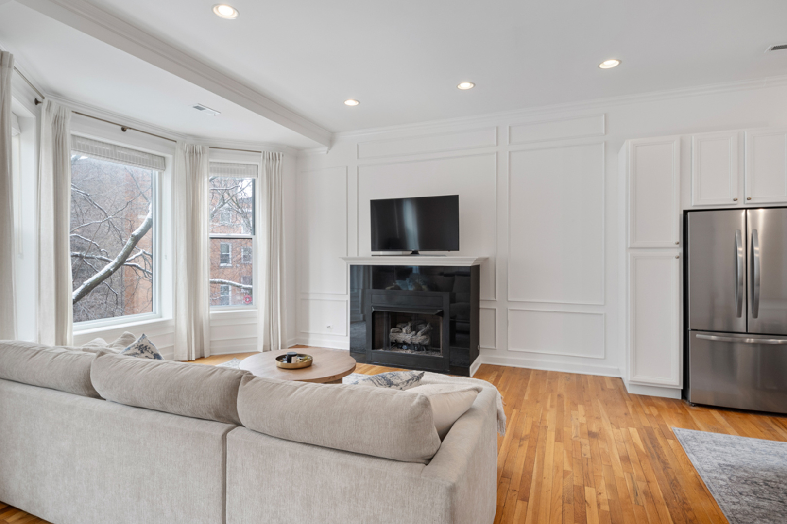 618 W Barry Avenue Unit: 2