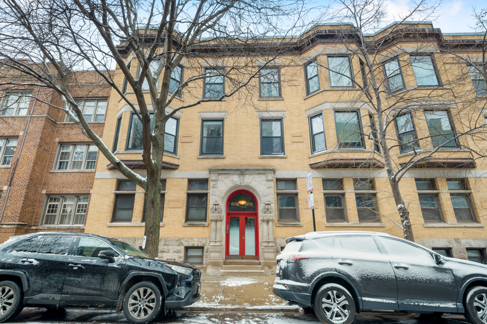 618 W Barry Avenue Unit: 2