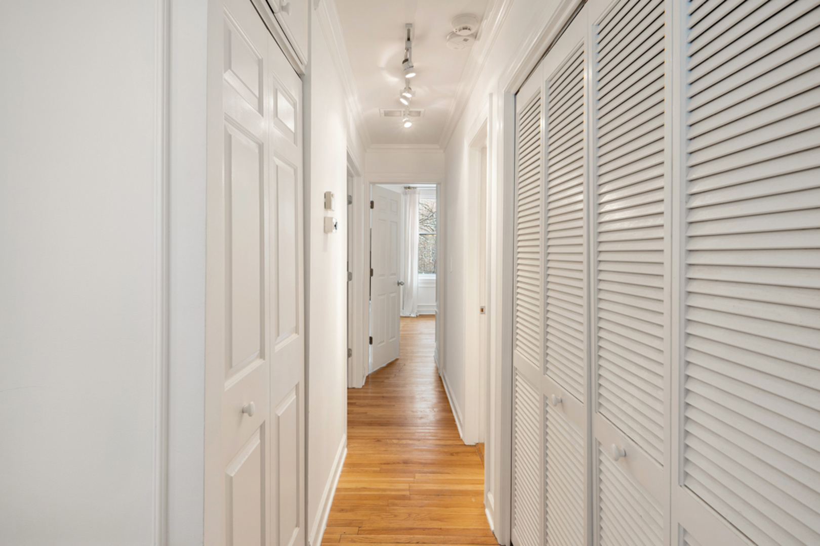 618 W Barry Avenue Unit: 2