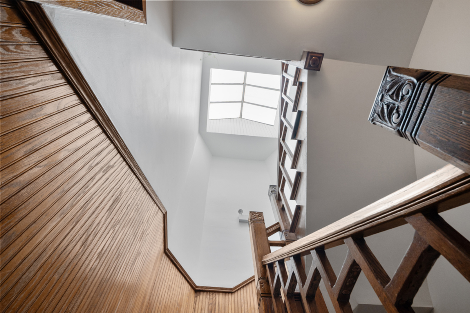 618 W Barry Avenue Unit: 2