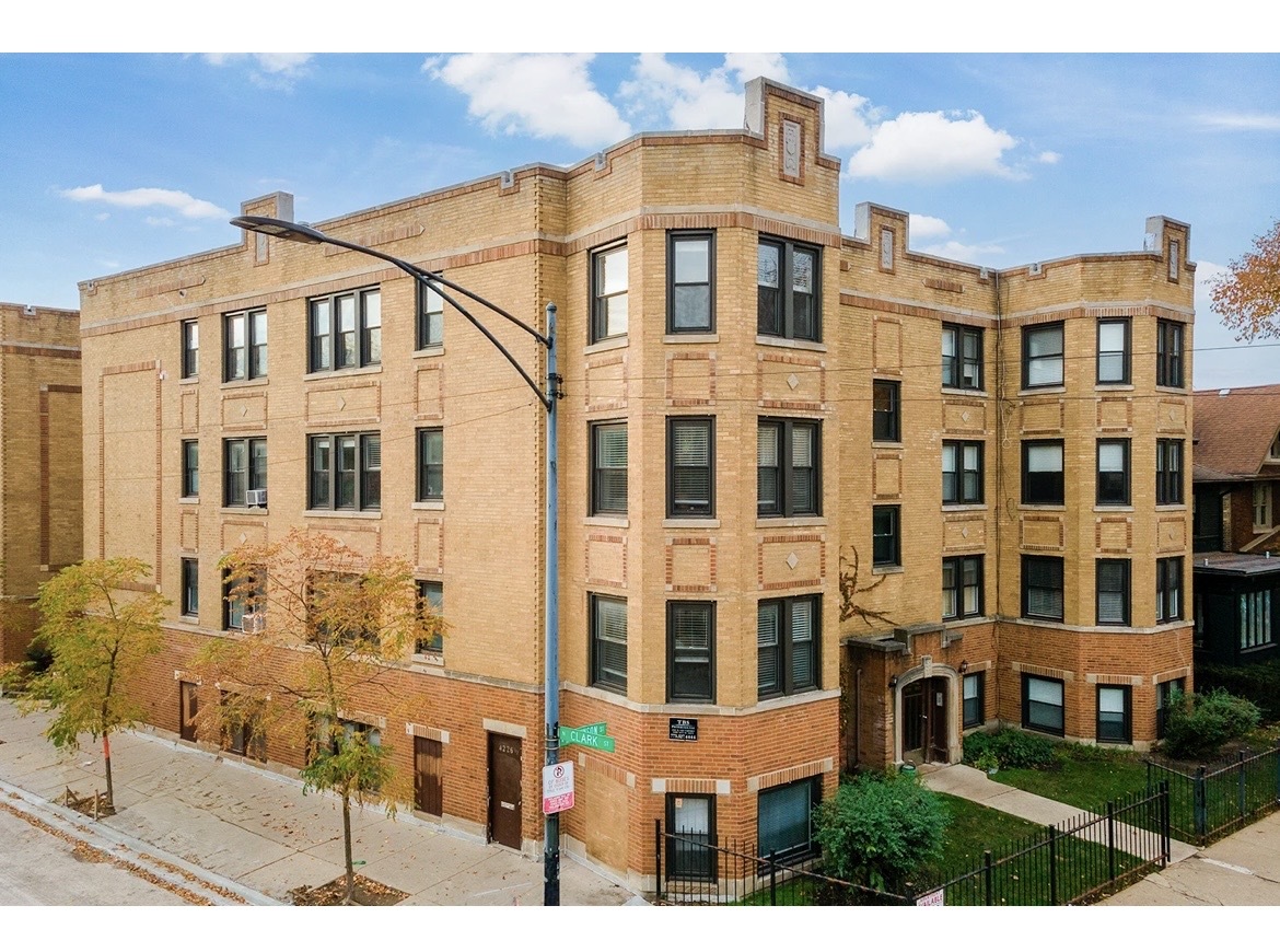 4218 N Clark Street Unit: 1