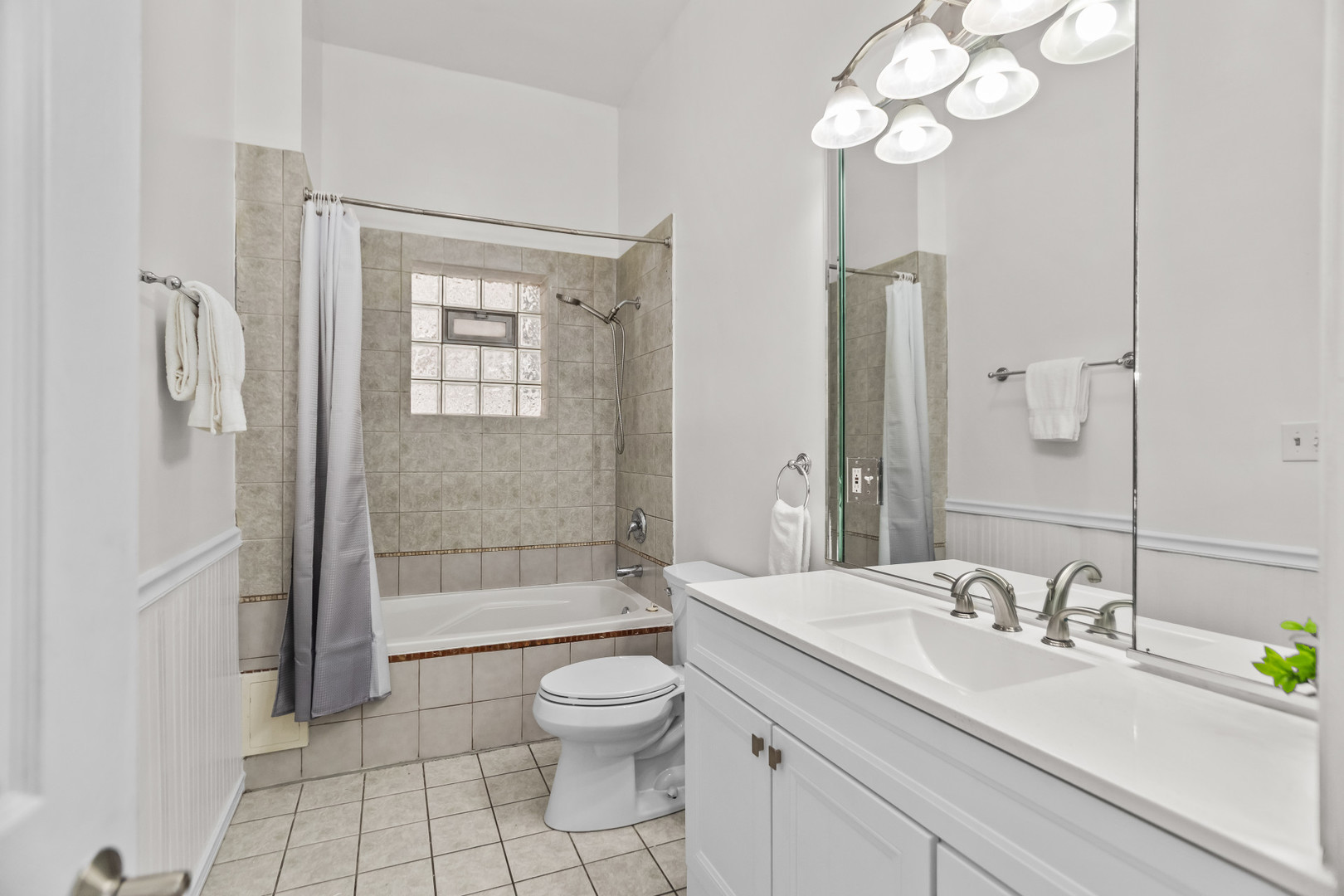 2247 W MONROE Street Unit: 3