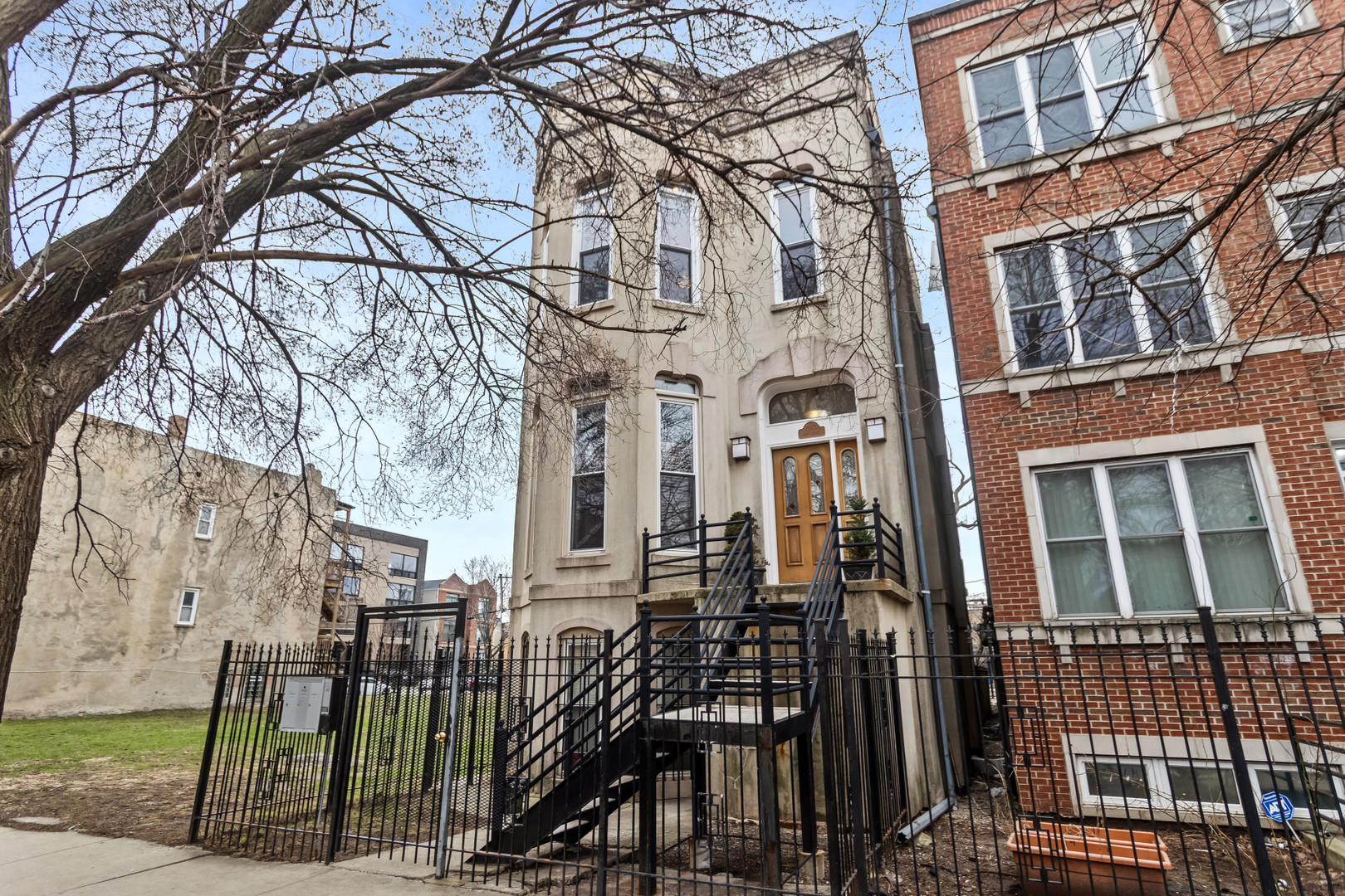 2247 W MONROE Street Unit: 3