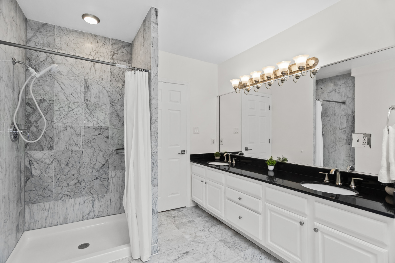2247 W MONROE Street Unit: 3