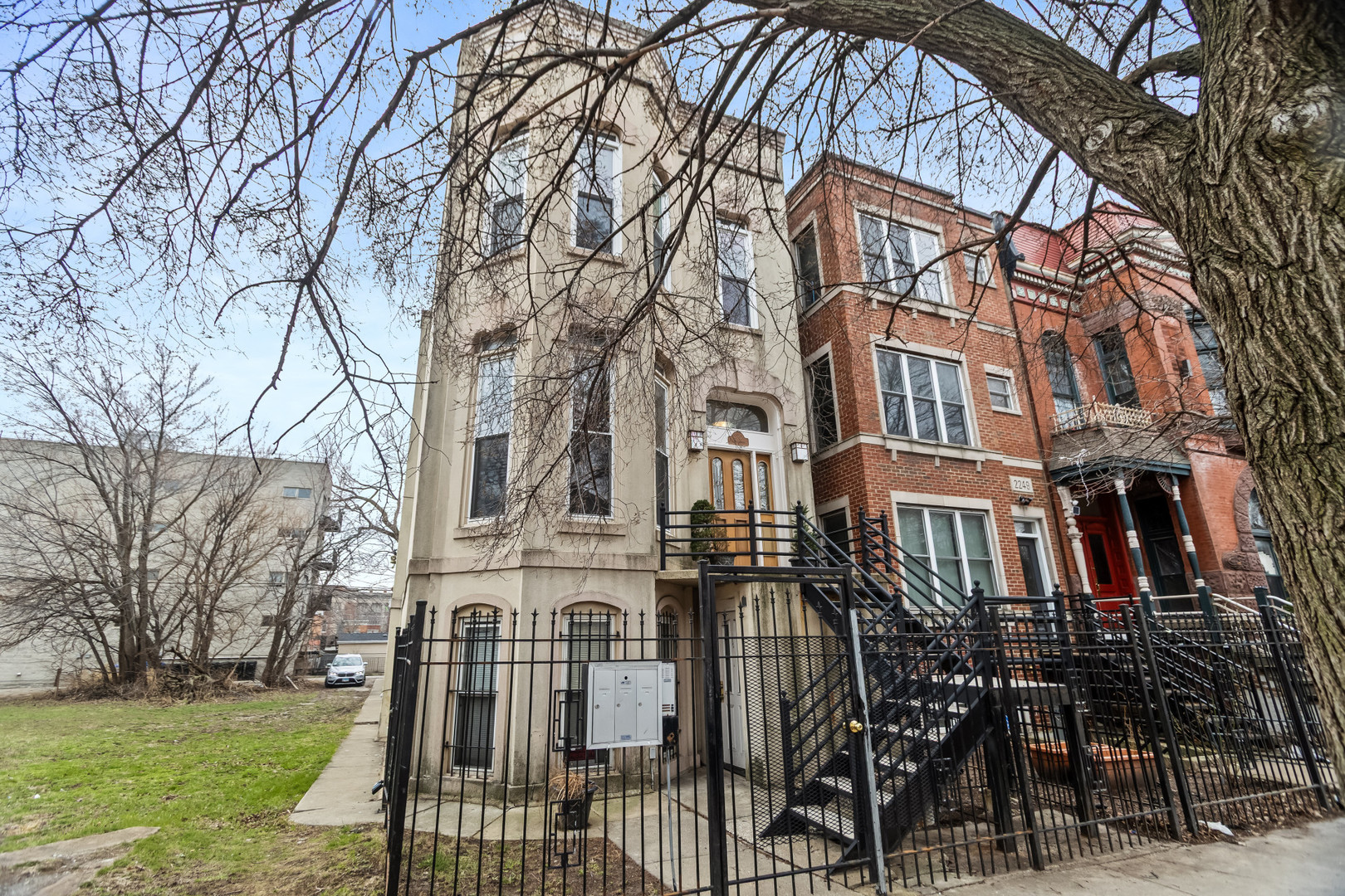 2247 W MONROE Street Unit: 3