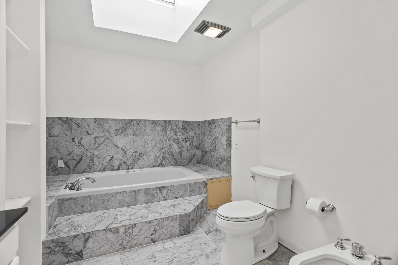 2247 W MONROE Street Unit: 3