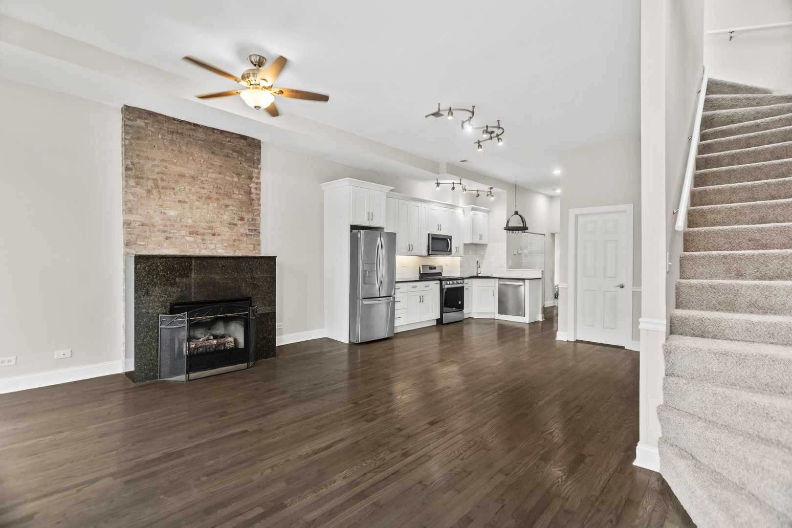 2247 W MONROE Street Unit: 3