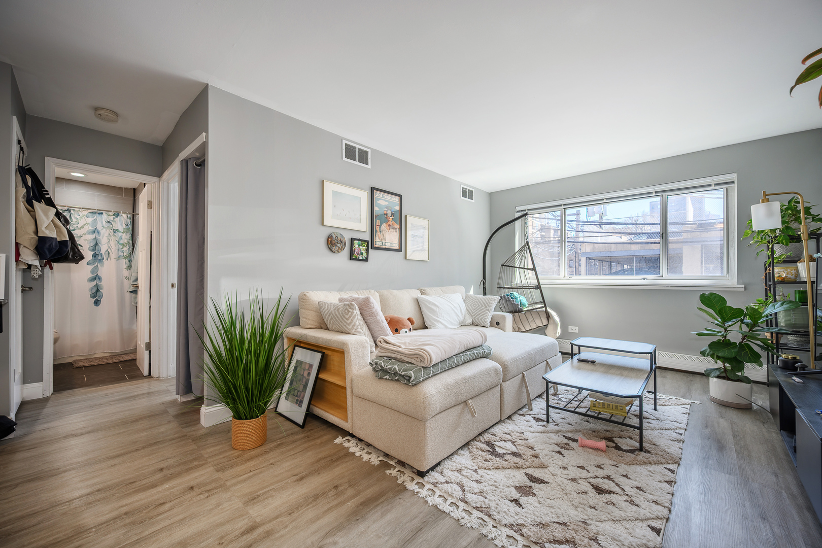 515 W Wrightwood Avenue Unit: 214