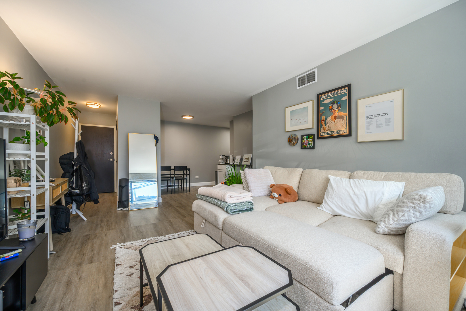 515 W Wrightwood Avenue Unit: 214