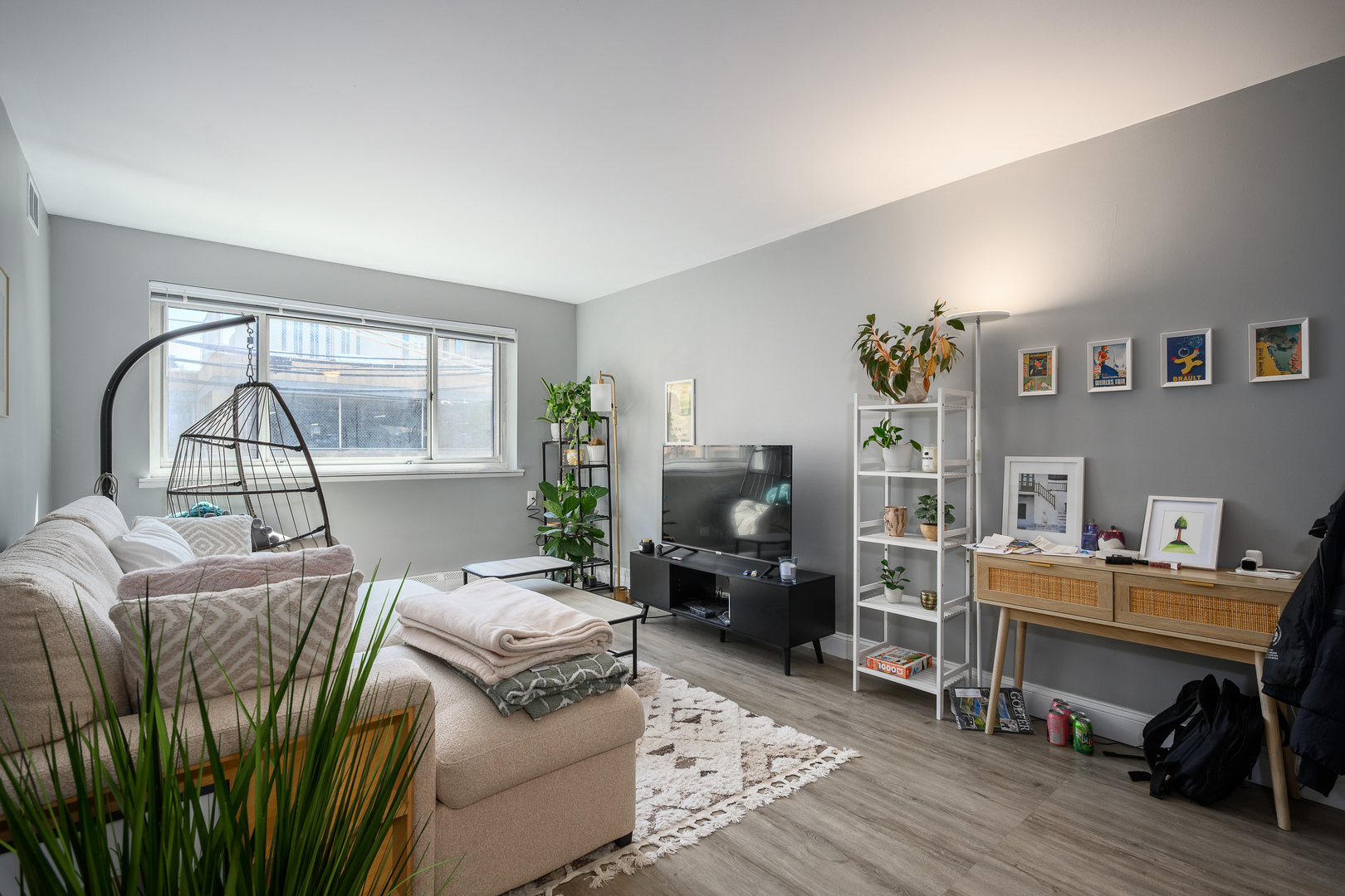 515 W Wrightwood Avenue Unit: 214