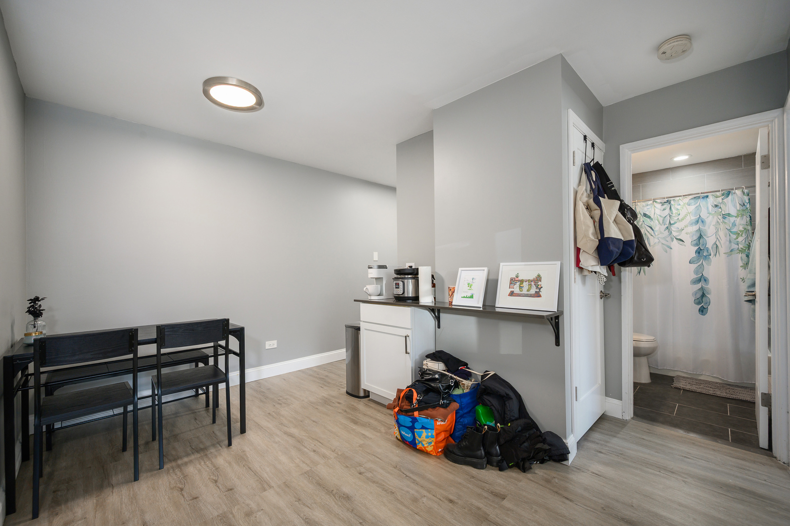 515 W Wrightwood Avenue Unit: 214