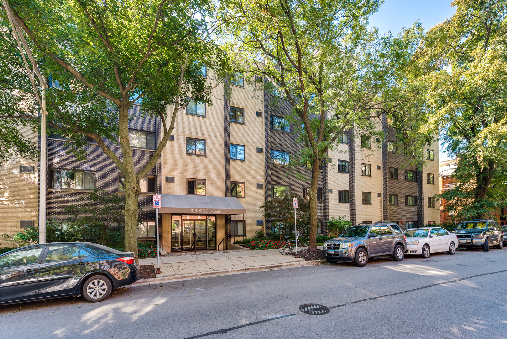 515 W Wrightwood Avenue Unit: 214