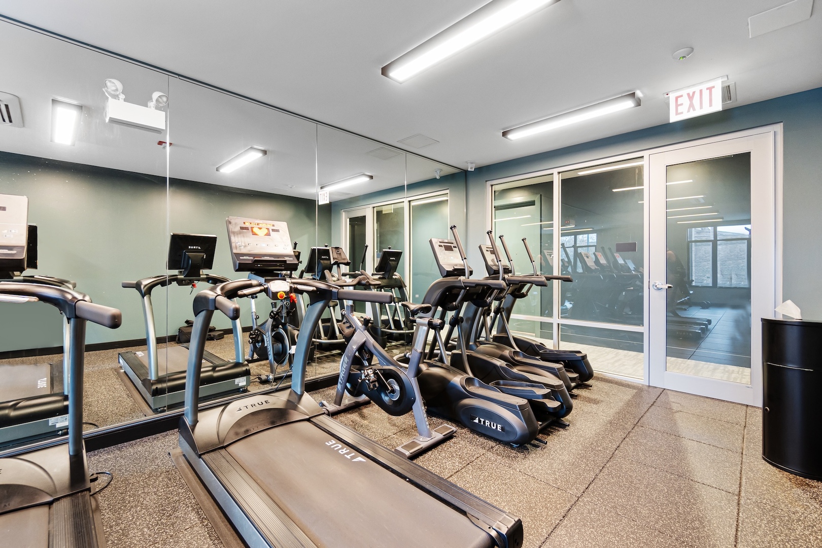 1701 W Webster Avenue Unit: 605