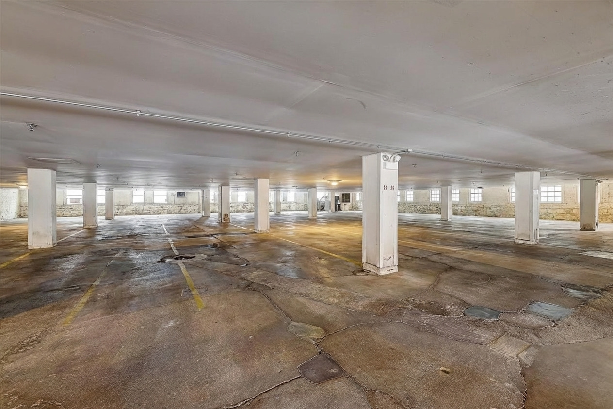 1733 W IRVING PARK Road Unit: 213
