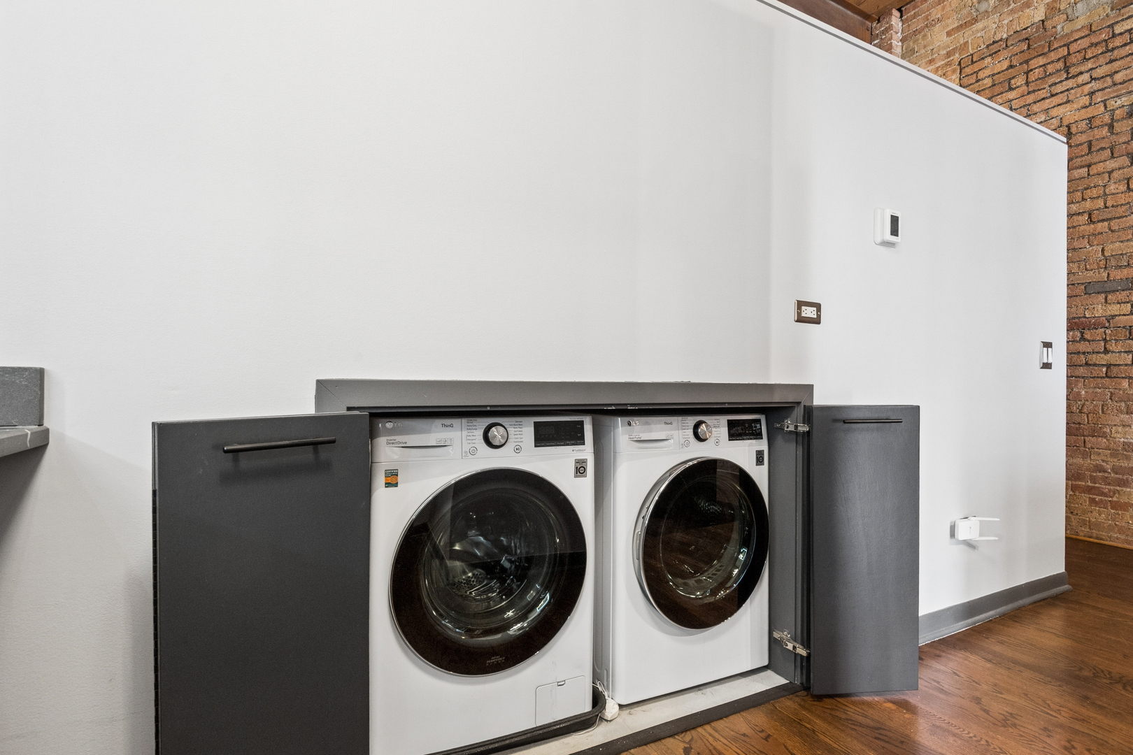 1733 W IRVING PARK Road Unit: 213