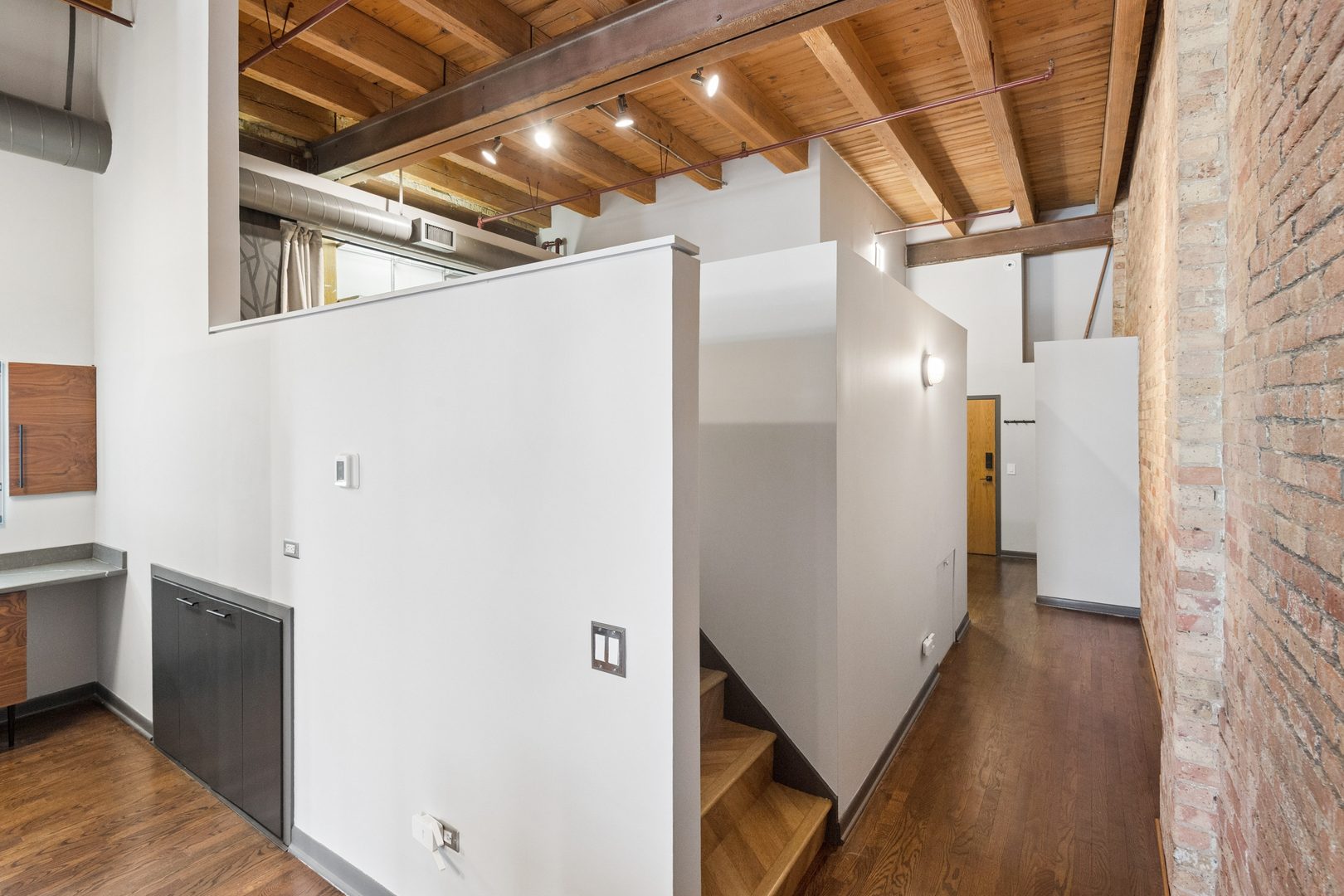 1733 W IRVING PARK Road Unit: 213