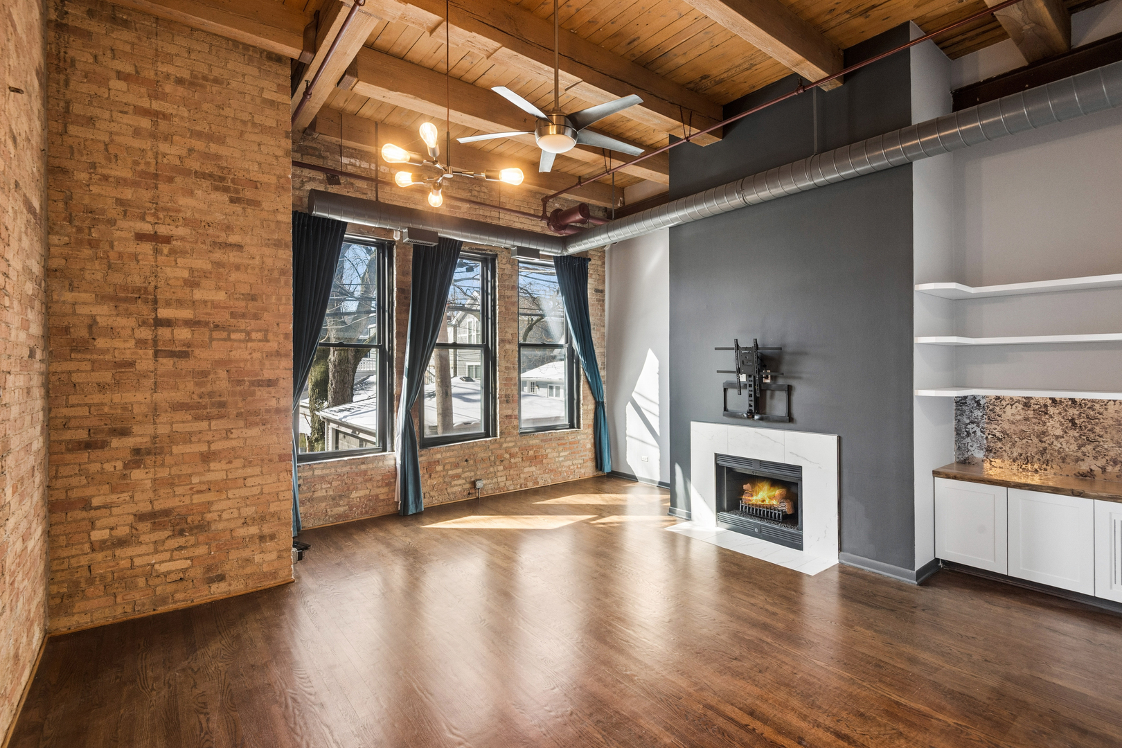 1733 W IRVING PARK Road Unit: 213