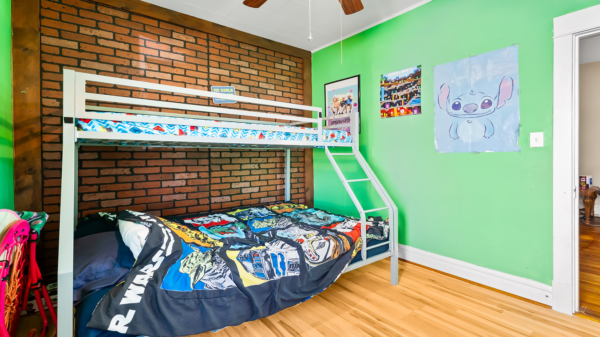 4541 N HARDING Avenue