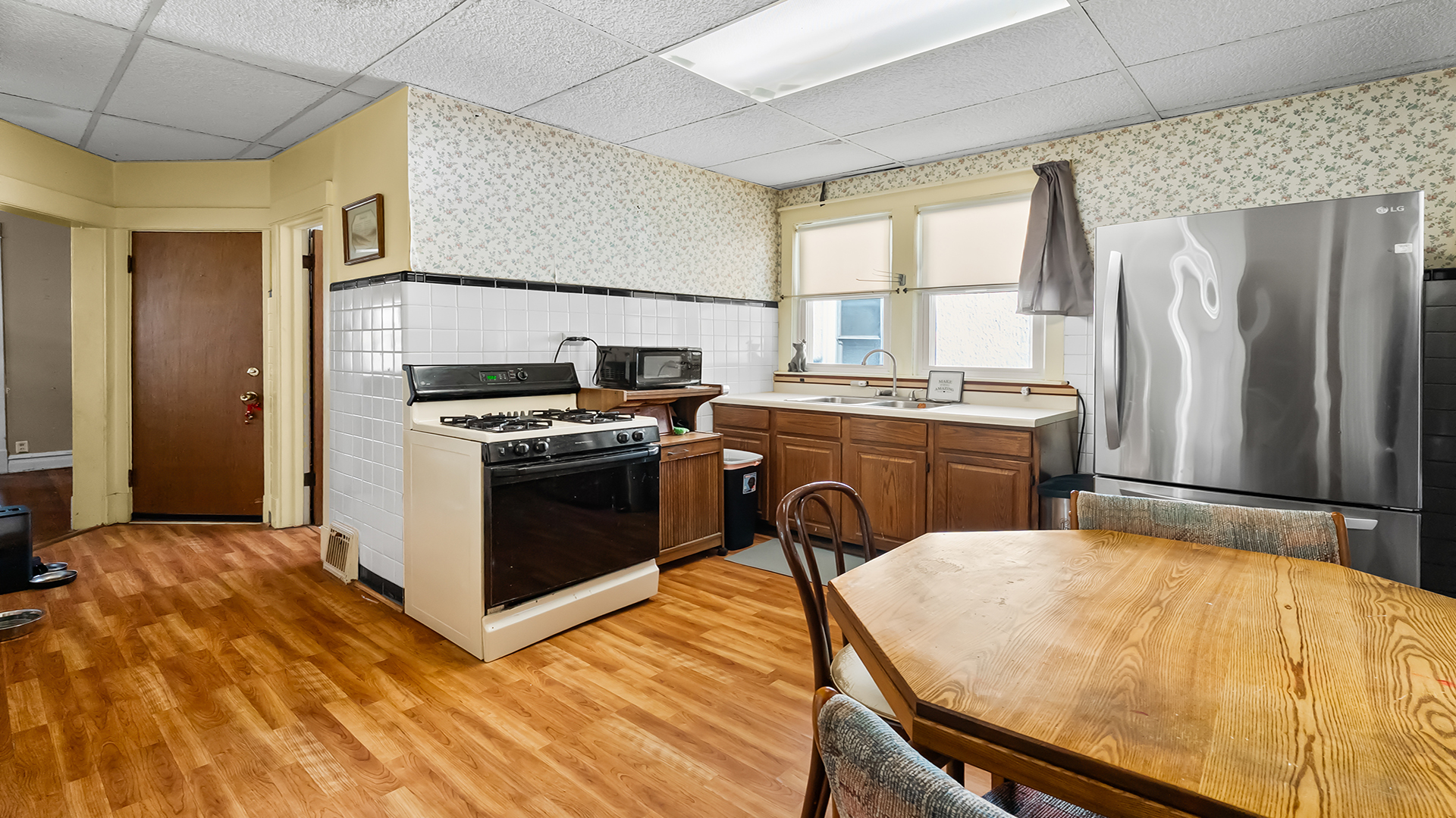 4541 N HARDING Avenue