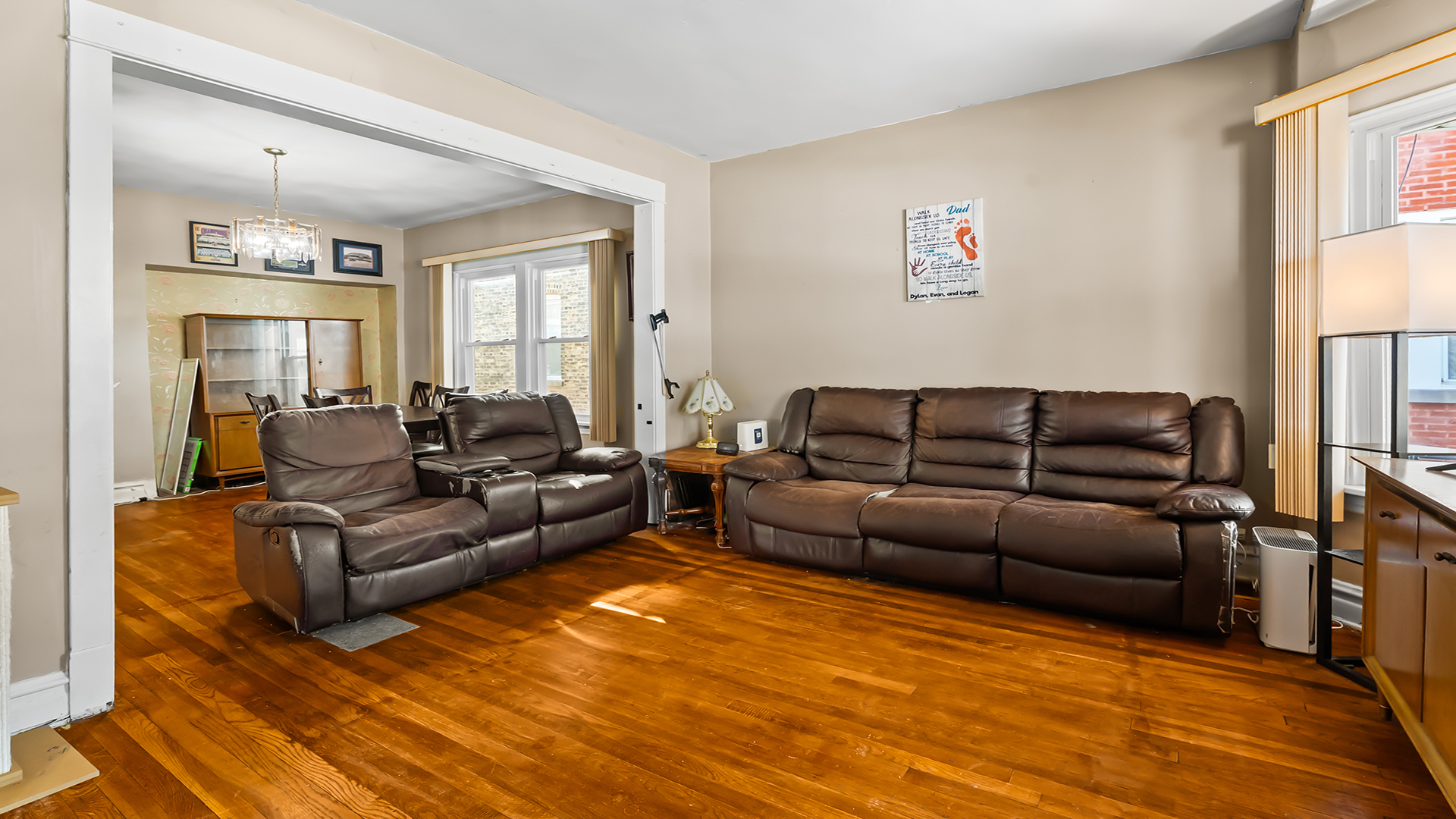 4541 N HARDING Avenue