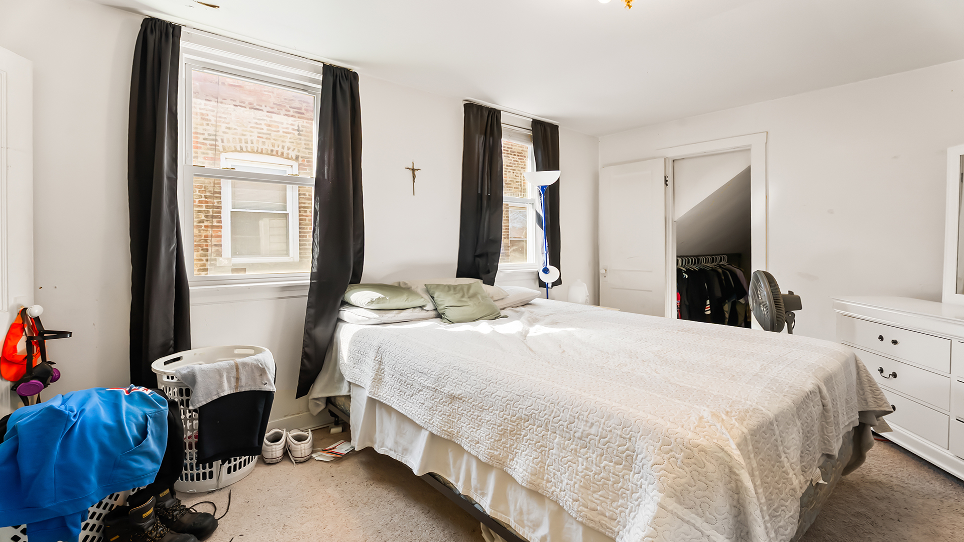 4541 N HARDING Avenue