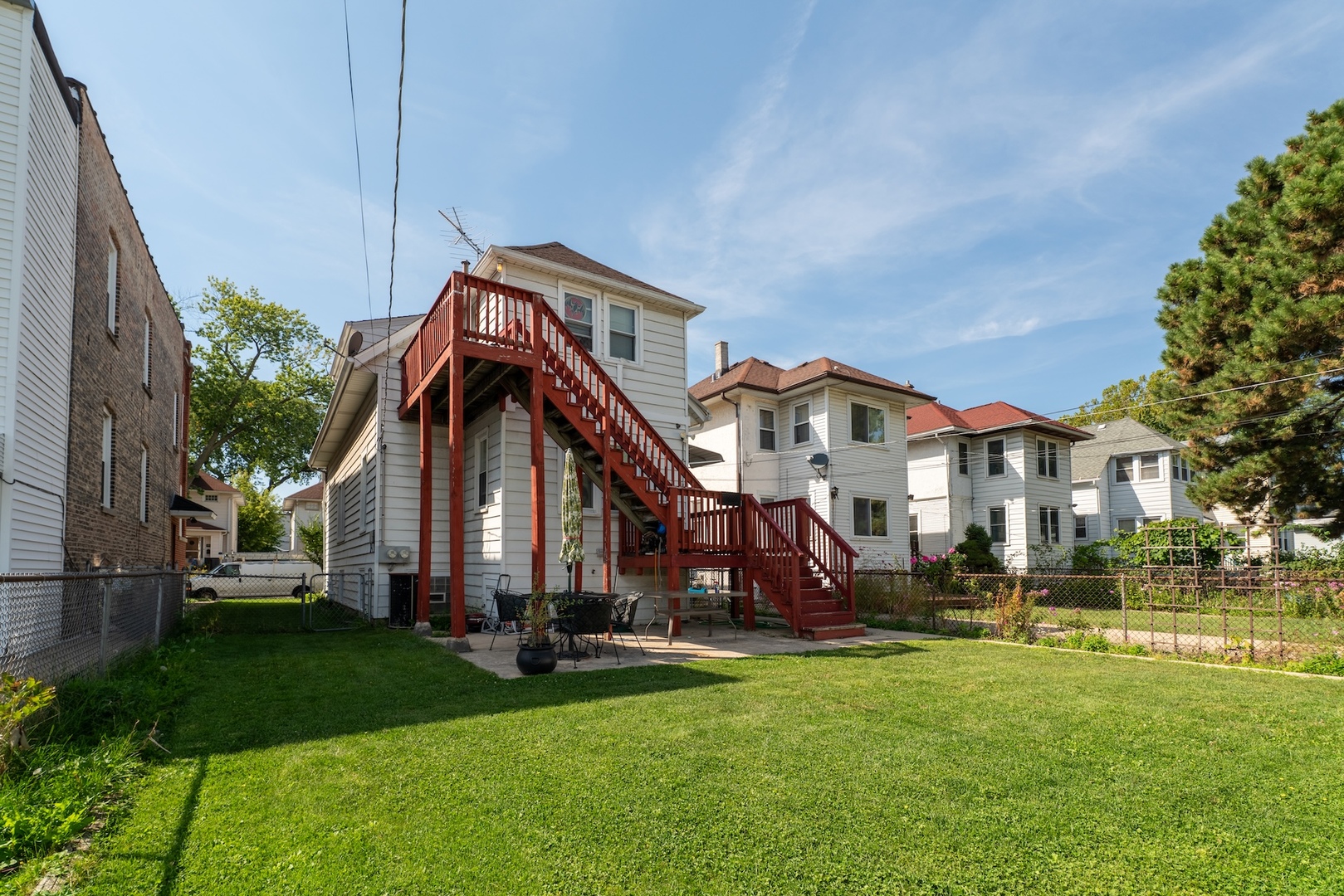 4541 N HARDING Avenue