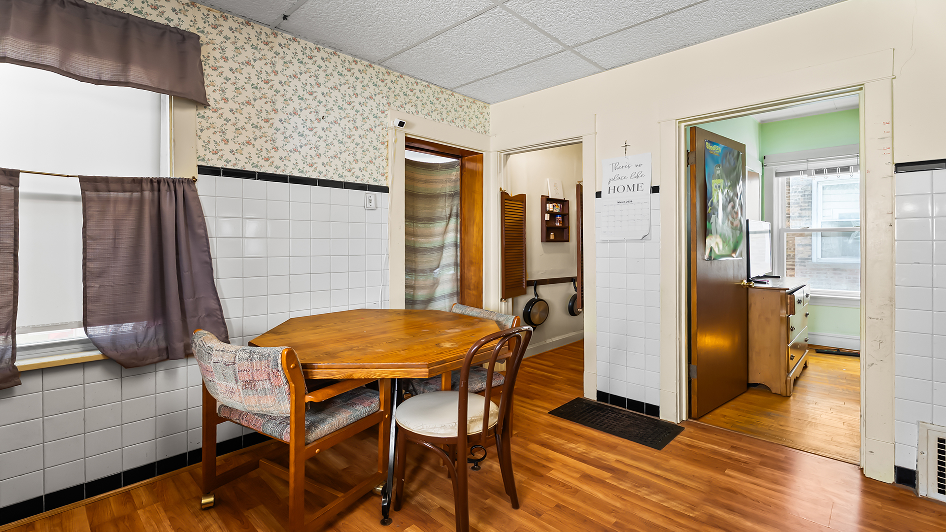 4541 N HARDING Avenue