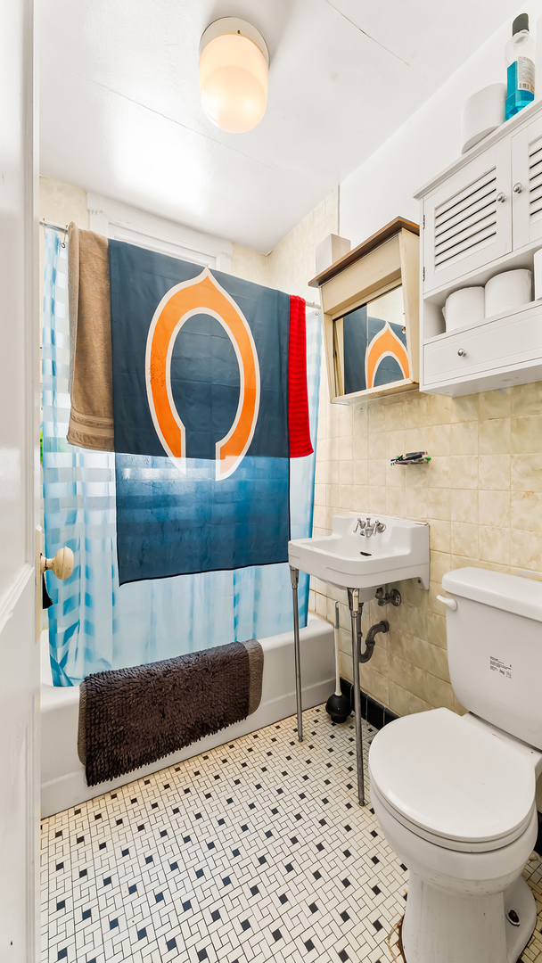 4541 N HARDING Avenue