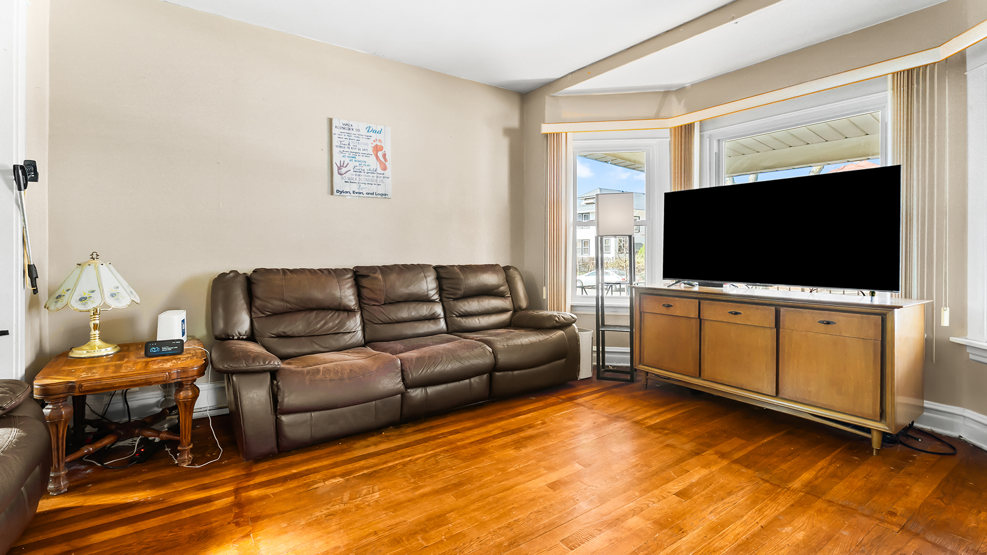 4541 N HARDING Avenue