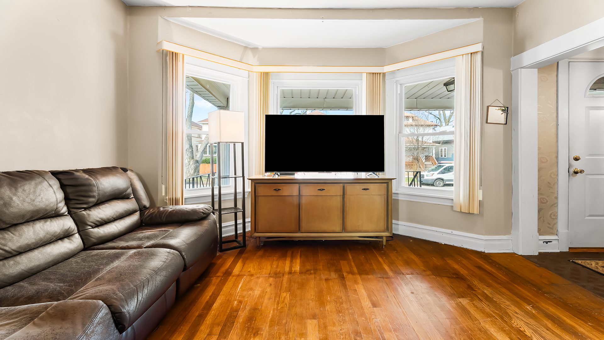 4541 N HARDING Avenue