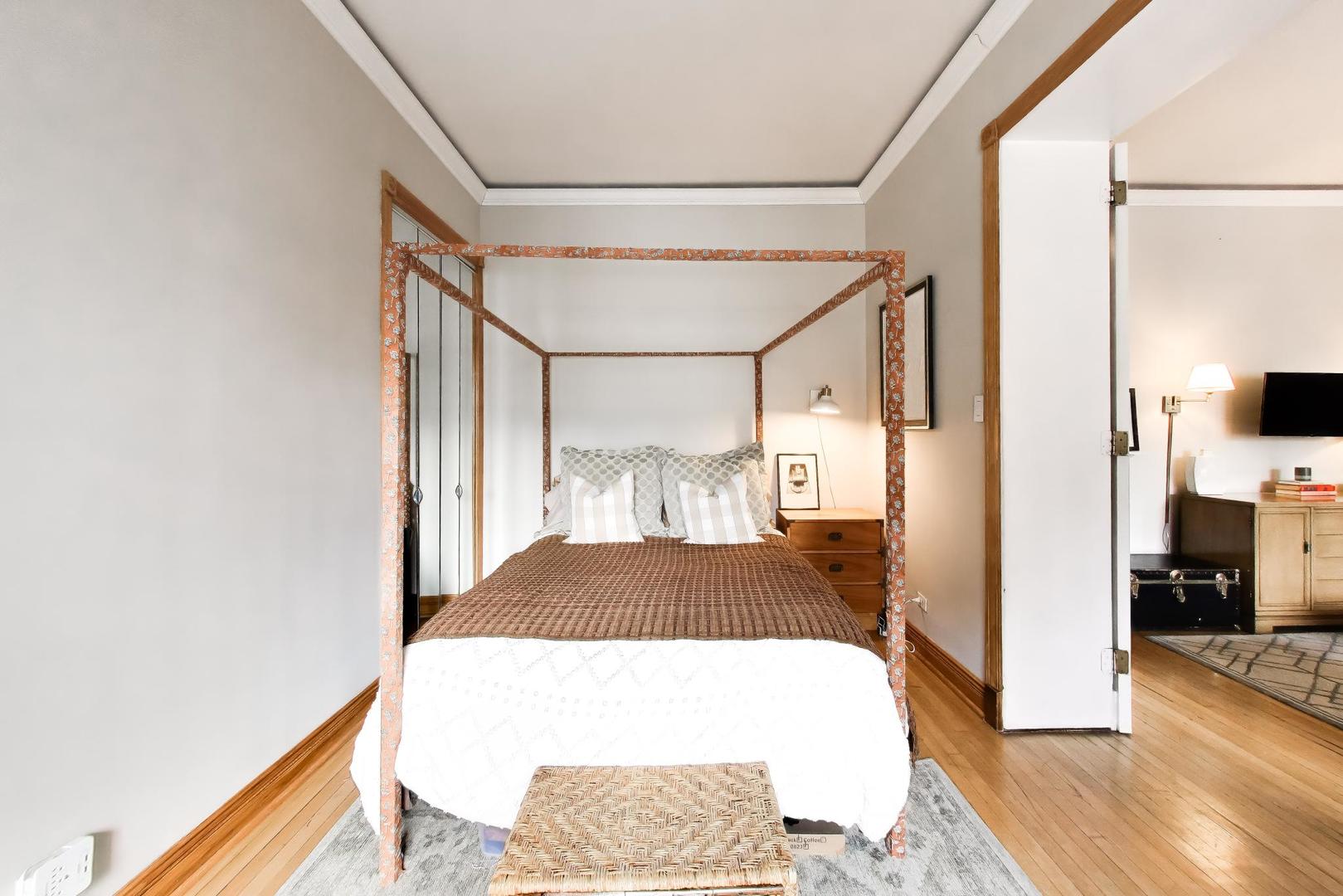 20 E Goethe Street Unit: 501