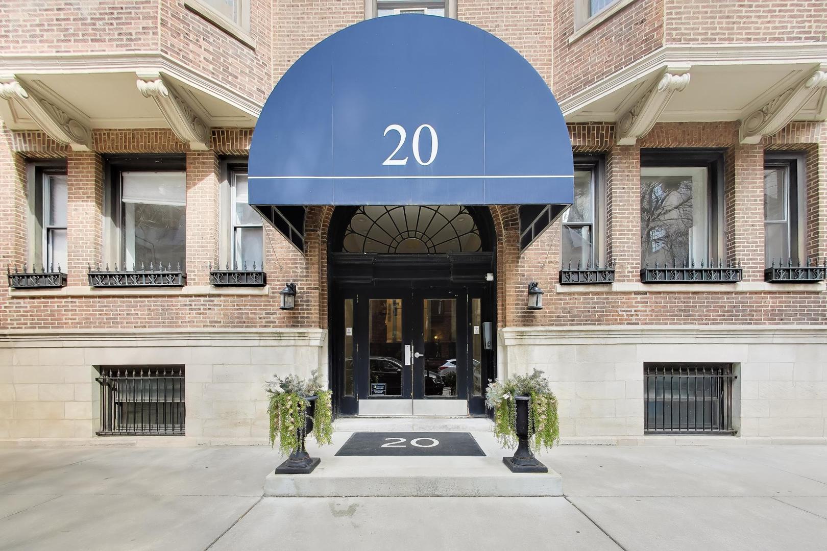 20 E Goethe Street Unit: 501