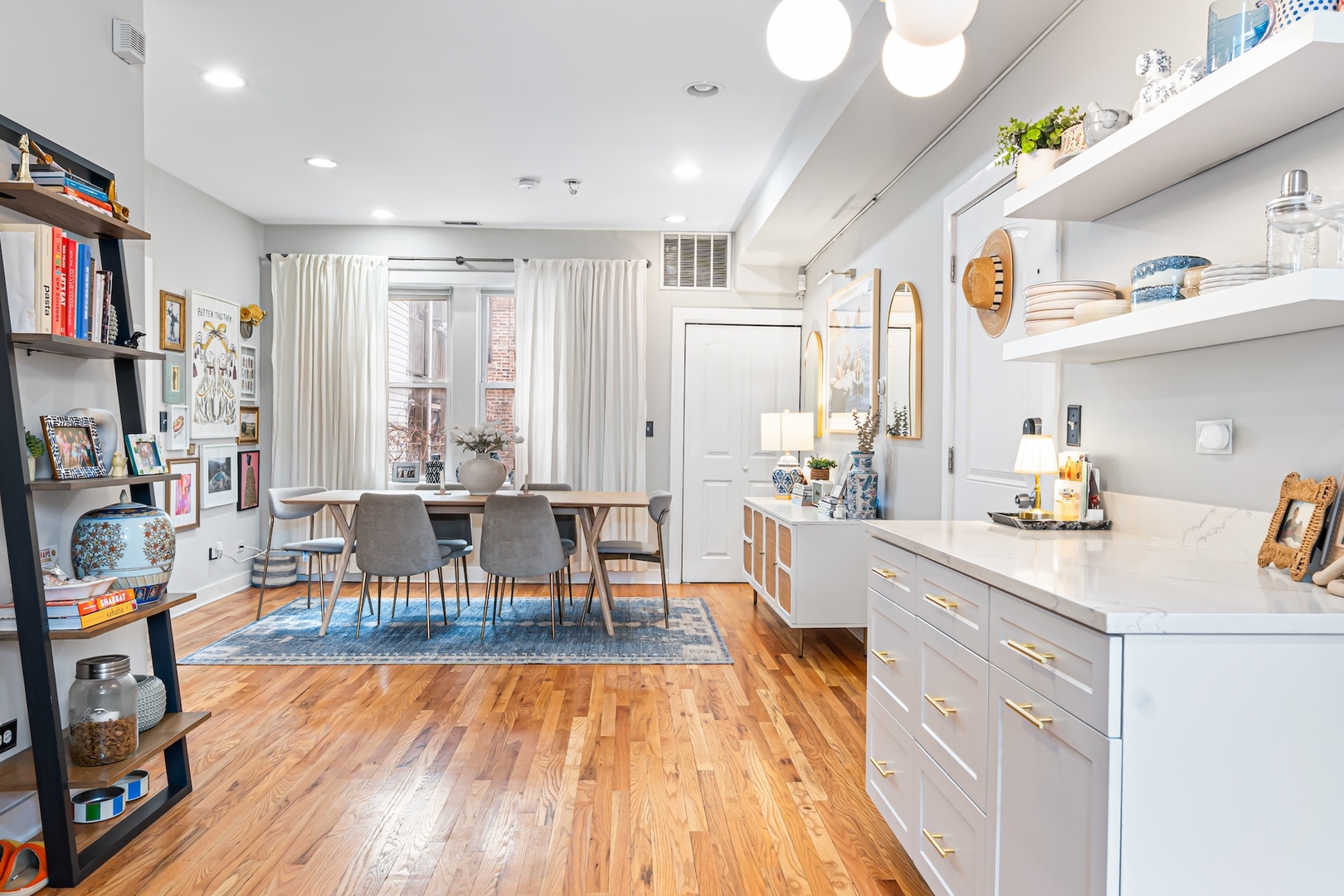 1432 N Maplewood Avenue Unit: 203