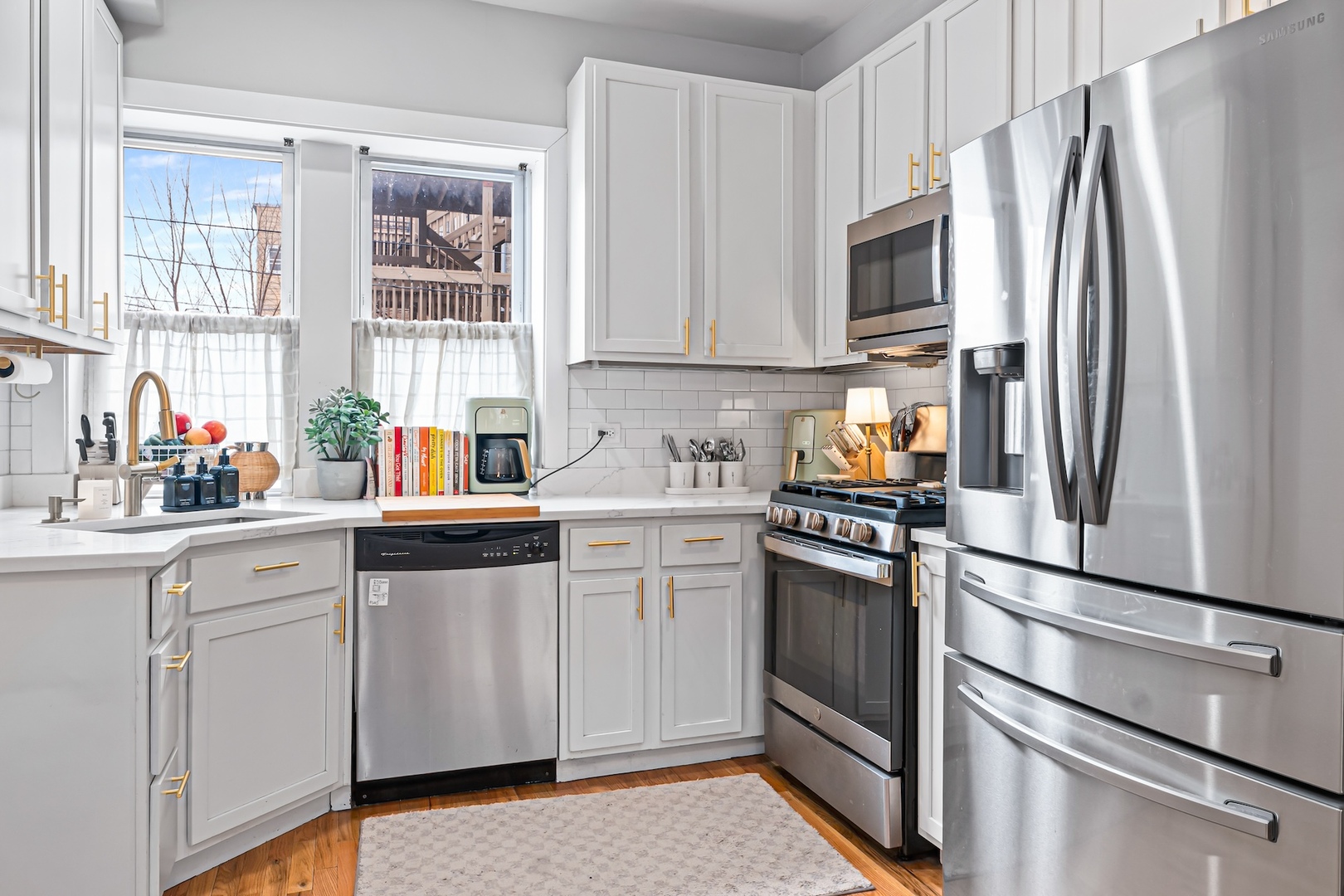 1432 N Maplewood Avenue Unit: 203