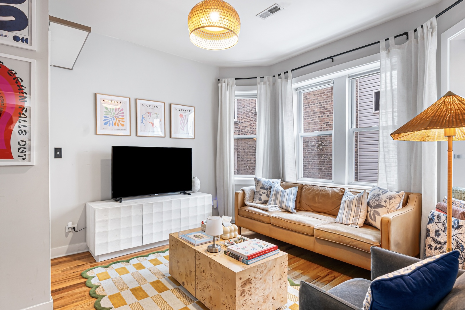 1432 N Maplewood Avenue Unit: 203