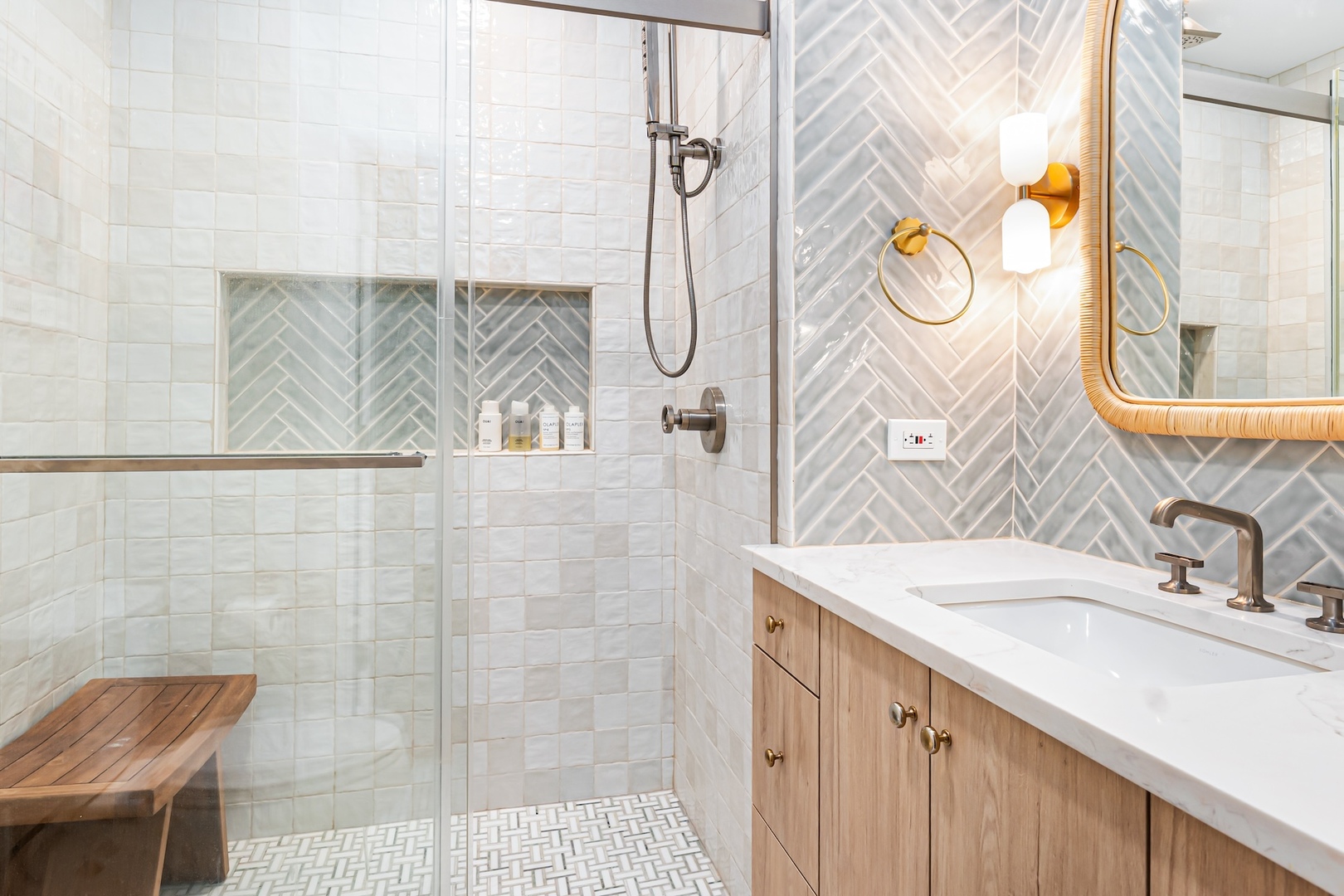 1432 N Maplewood Avenue Unit: 203