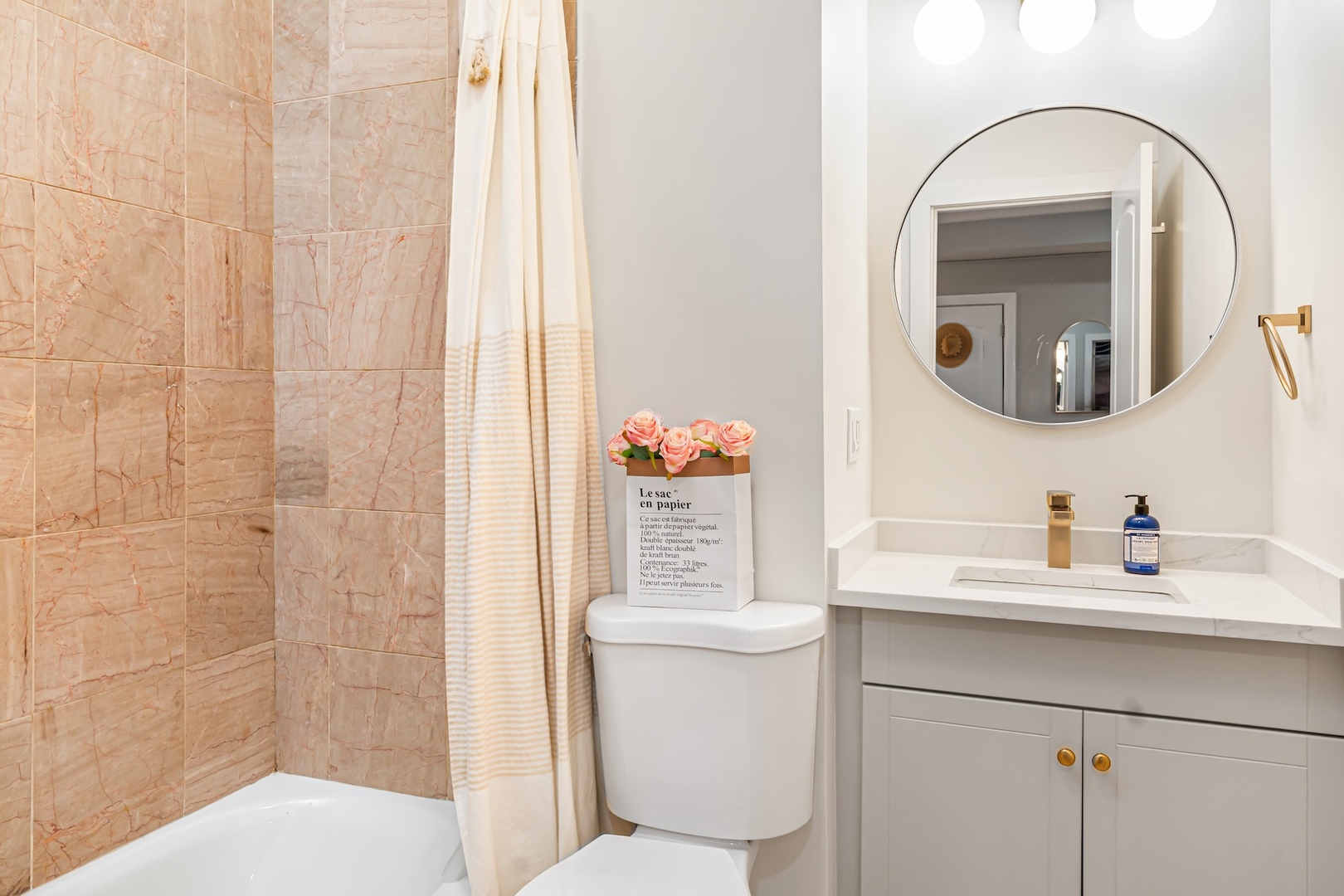 1432 N Maplewood Avenue Unit: 203