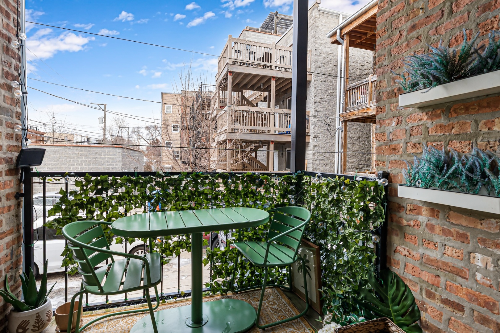 1432 N Maplewood Avenue Unit: 203