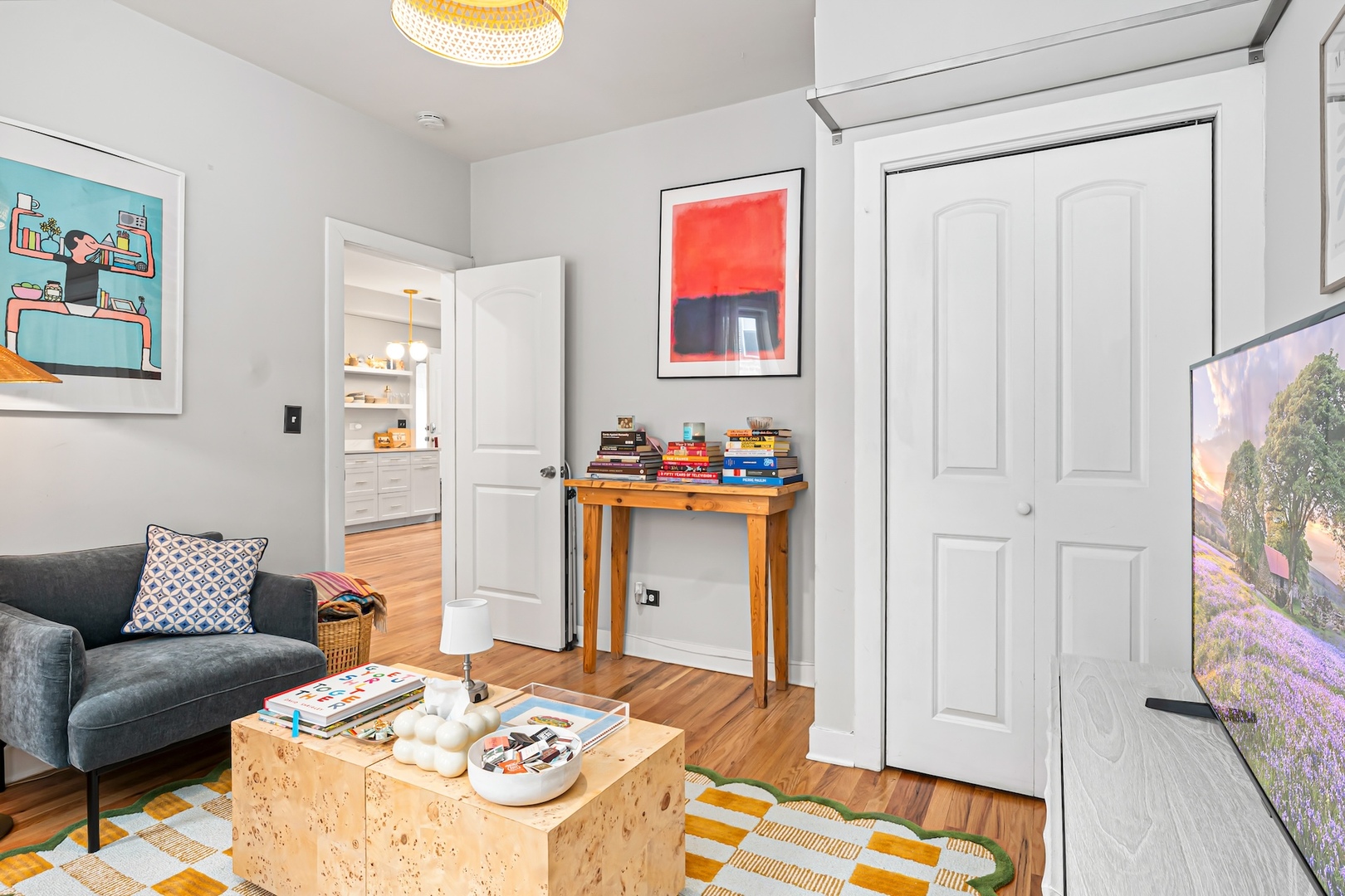 1432 N Maplewood Avenue Unit: 203