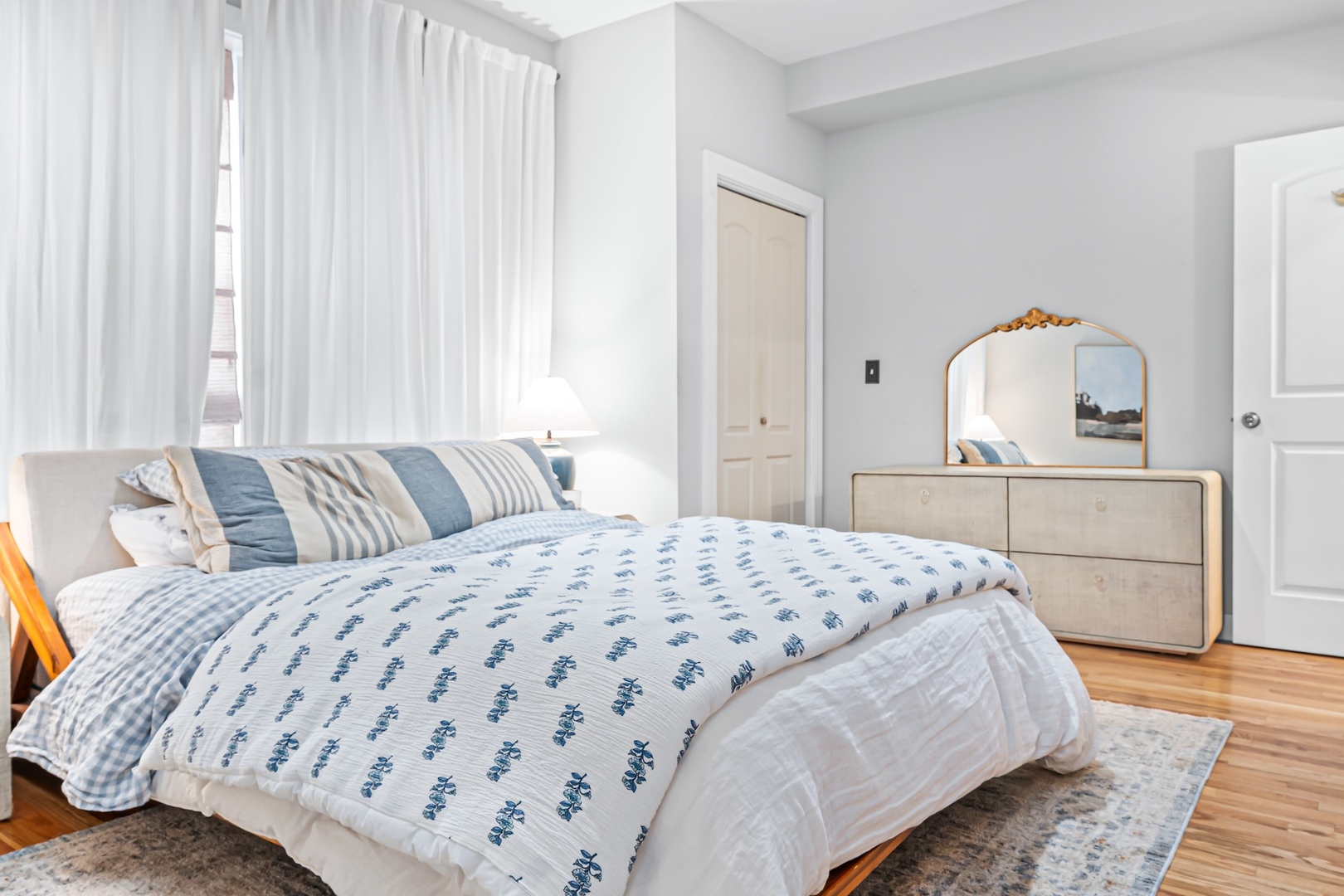 1432 N Maplewood Avenue Unit: 203