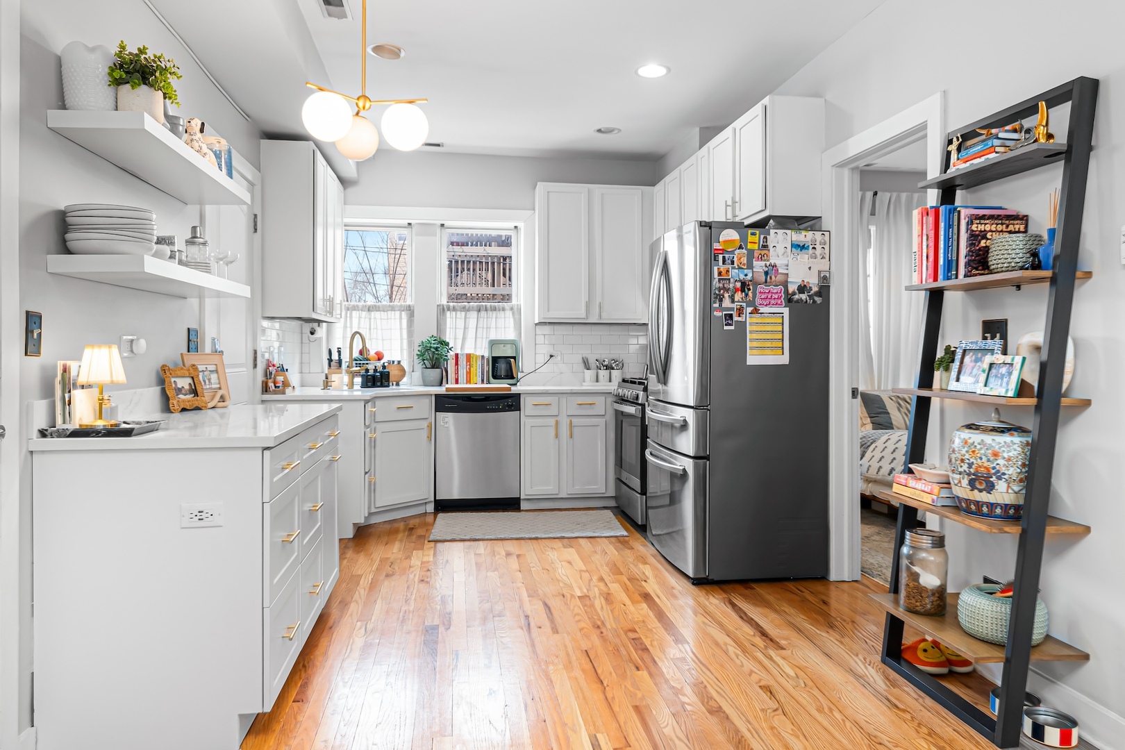 1432 N Maplewood Avenue Unit: 203