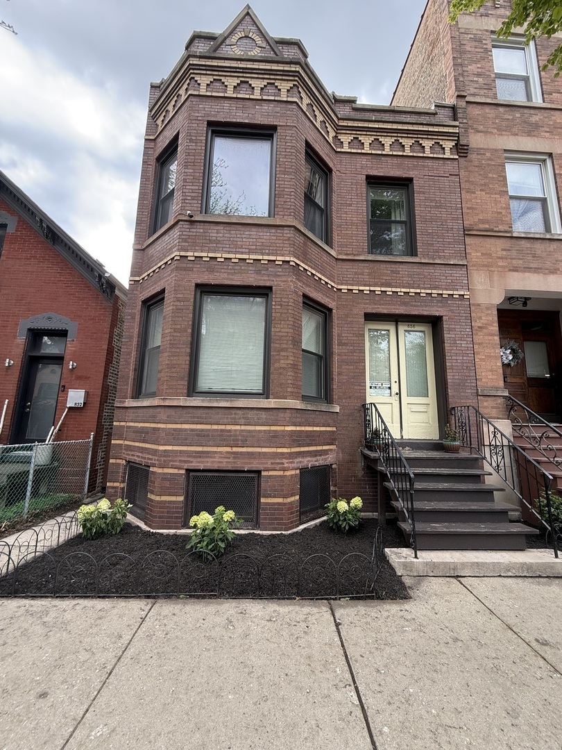 856 N Wolcott Avenue
