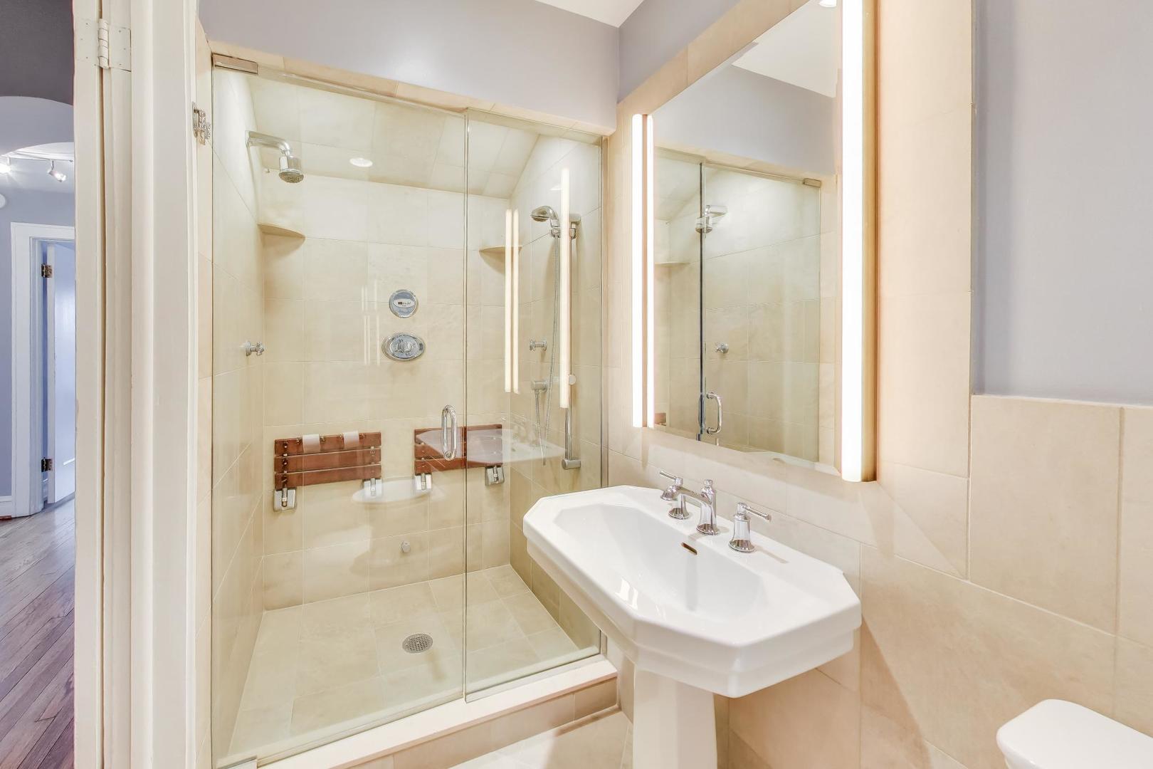 2041 W FARWELL Avenue Unit: 2E