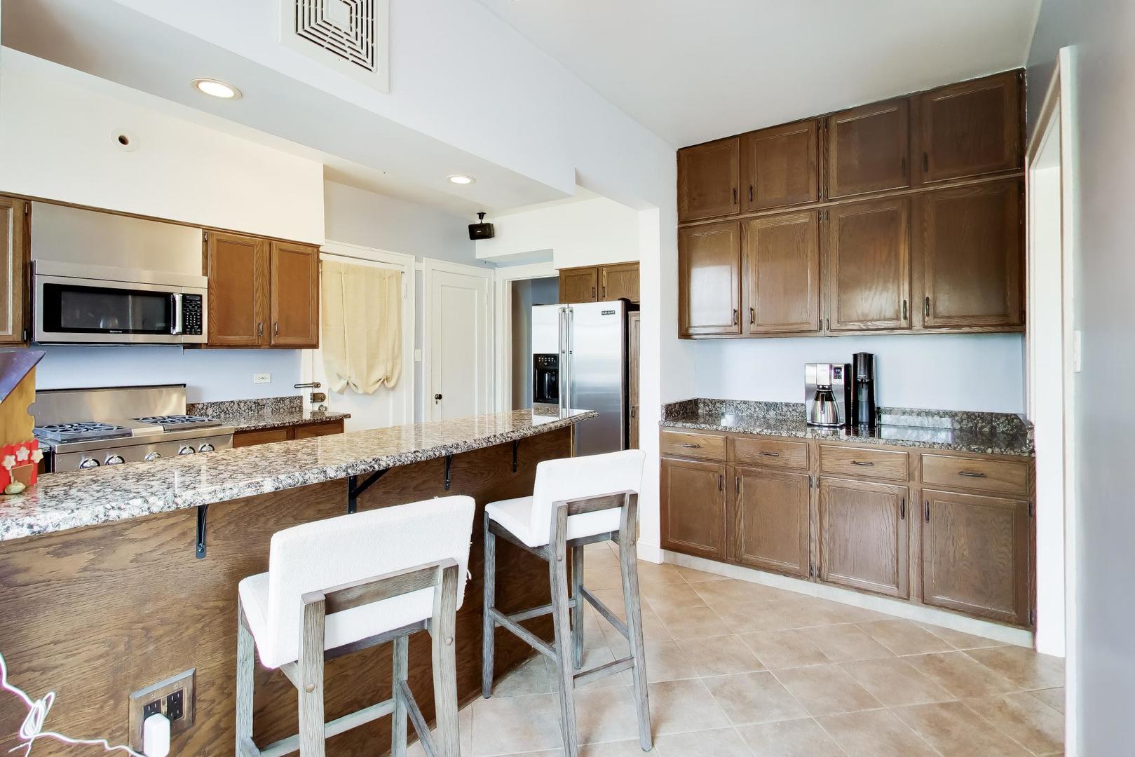 2041 W FARWELL Avenue Unit: 2E