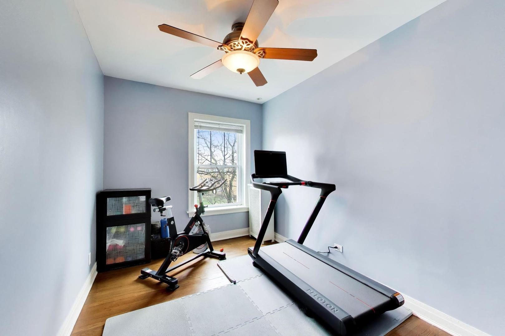 2041 W FARWELL Avenue Unit: 2E